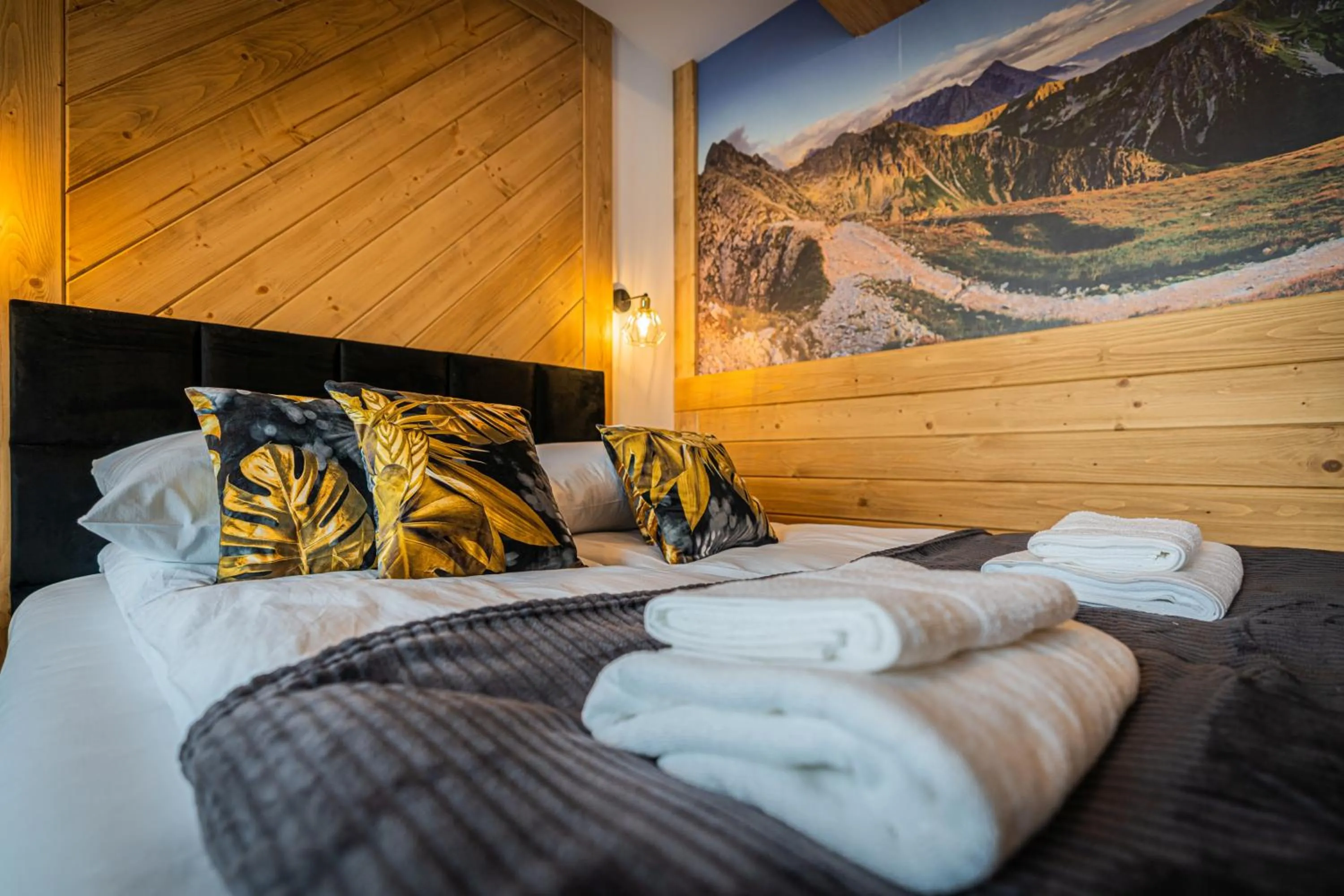 Bed in Dworek nad Jałowcami z Jacuzzi