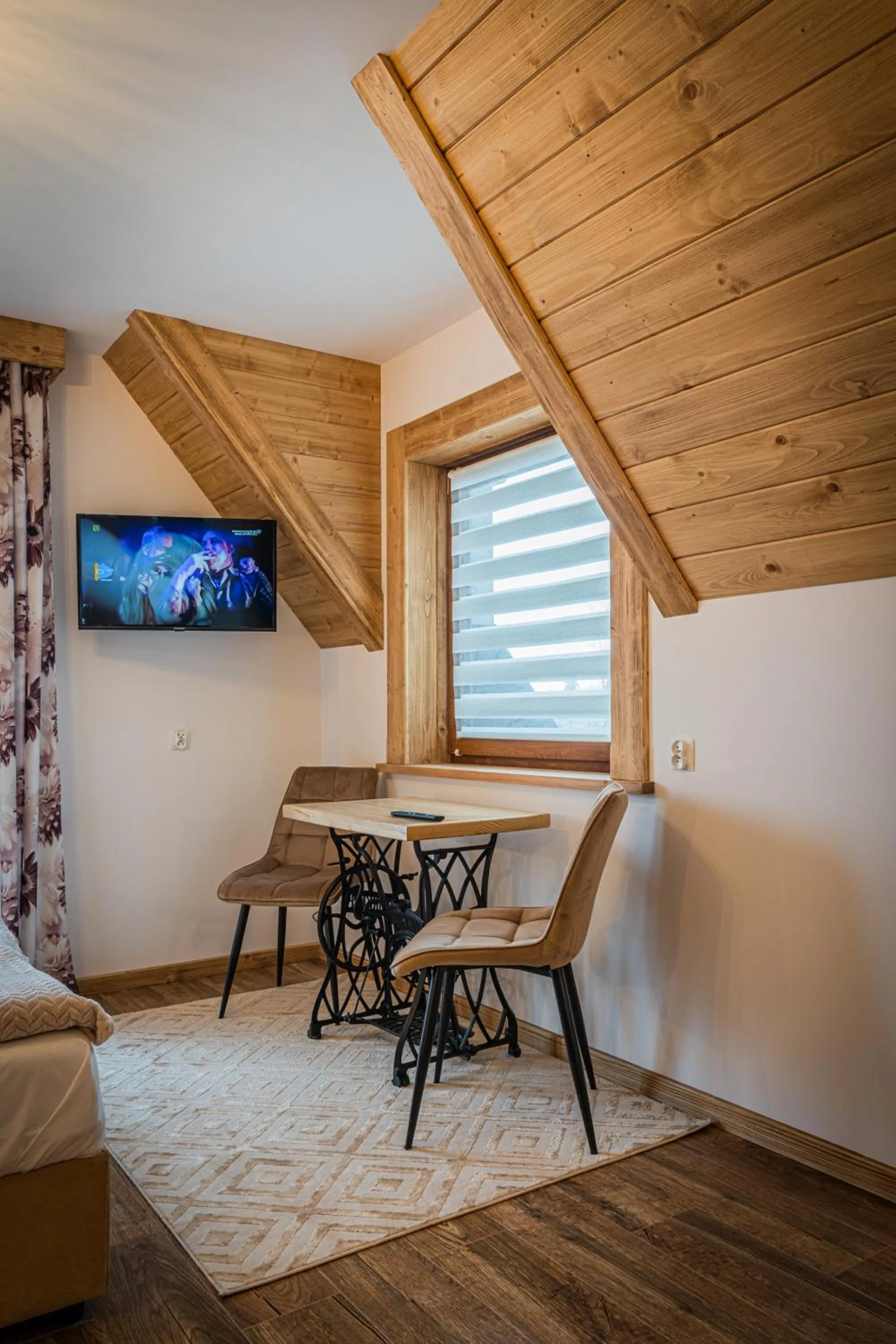 Photo of the whole room in Dworek nad Jałowcami z Jacuzzi