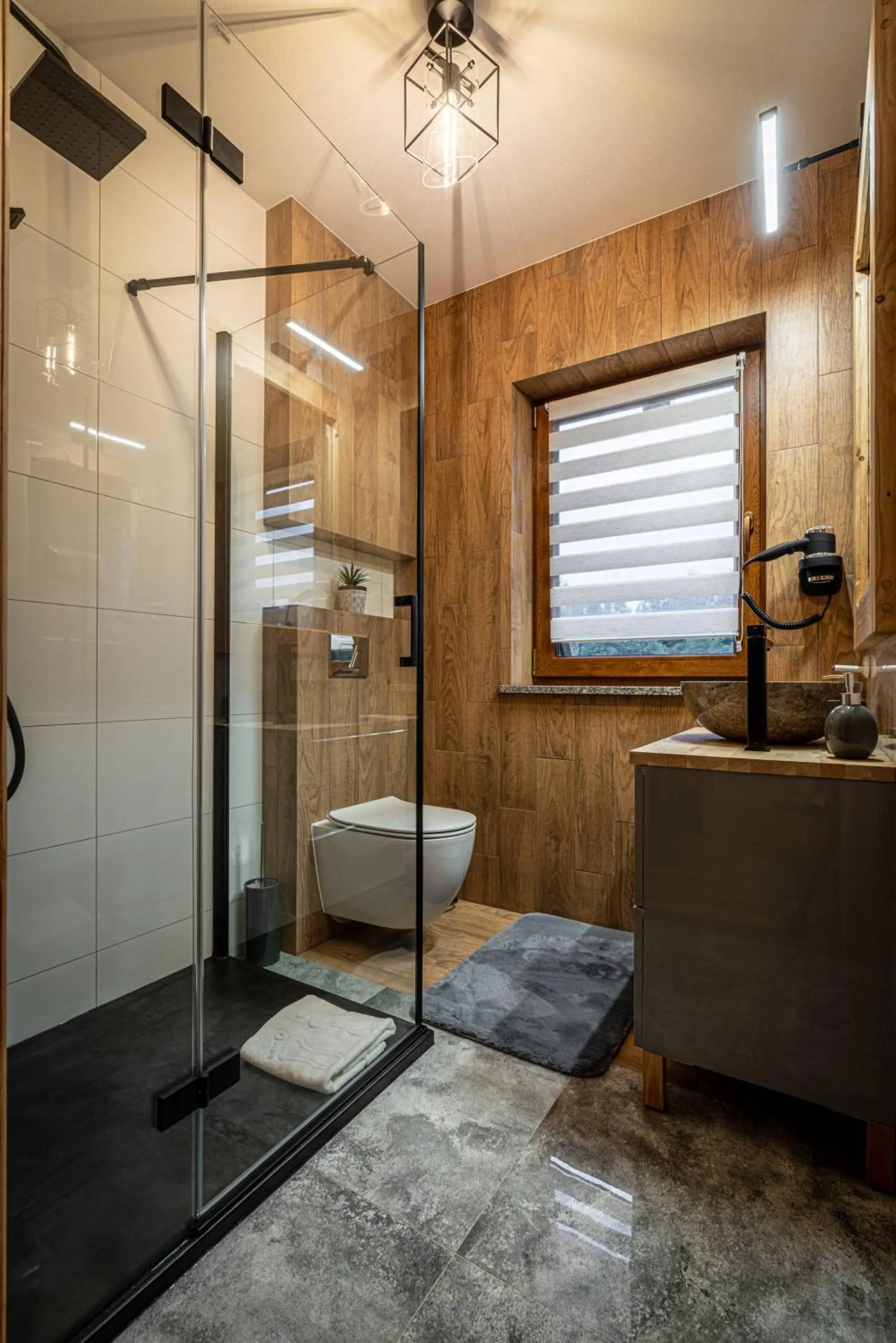 Shower in Dworek nad Jałowcami z Jacuzzi