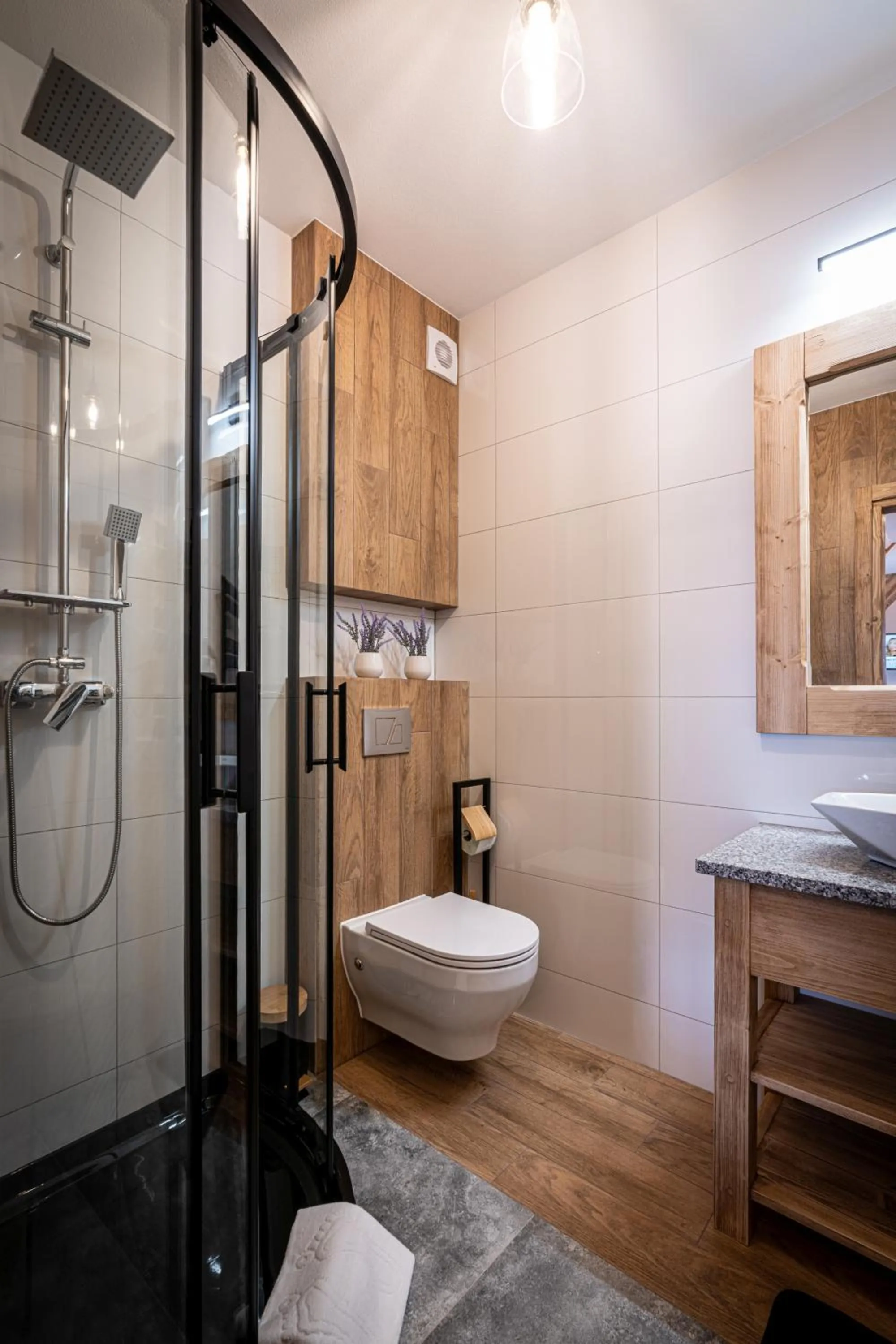 Shower in Dworek nad Jałowcami z Jacuzzi