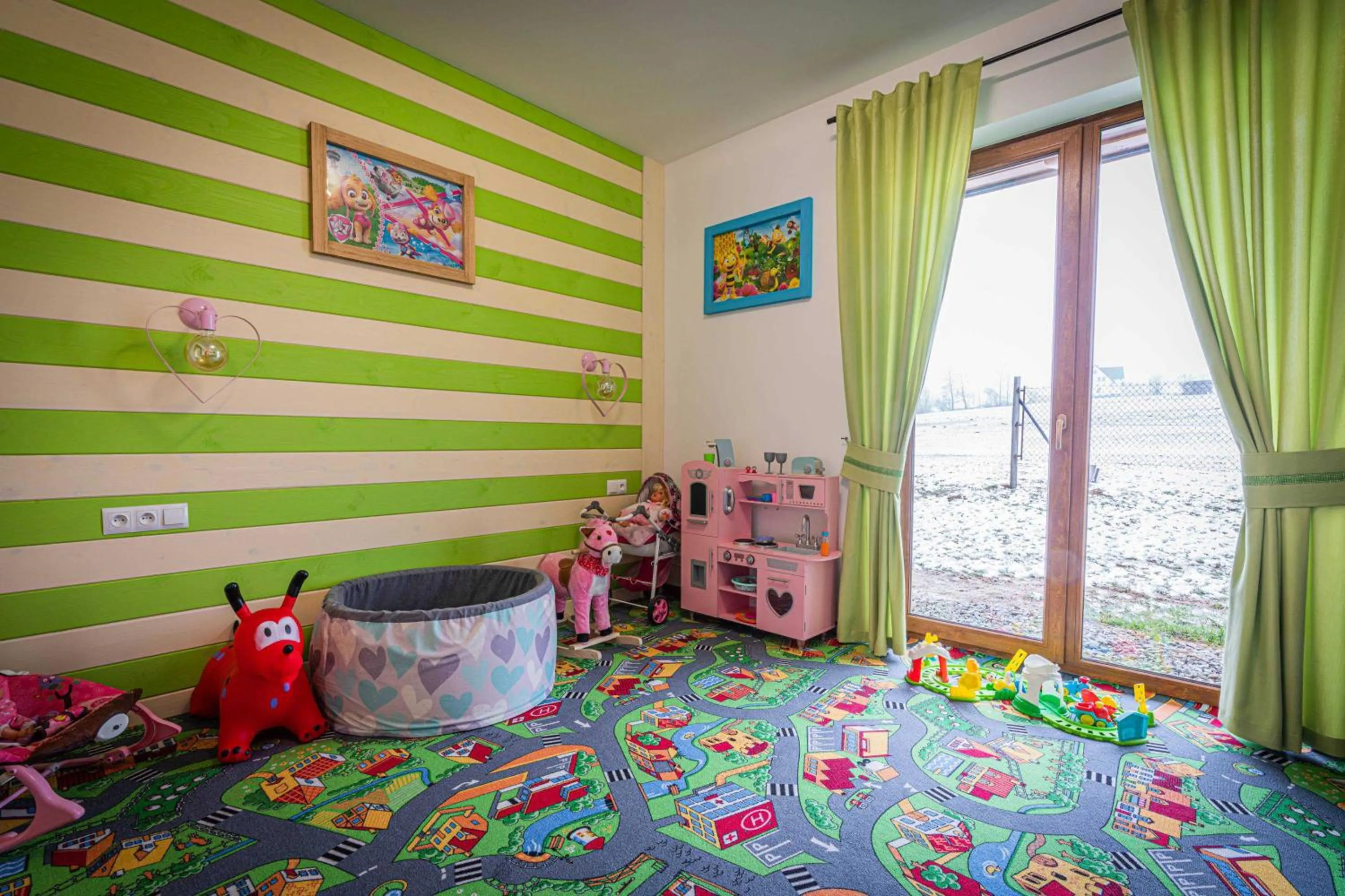 children, Bed in Dworek nad Jałowcami z Jacuzzi