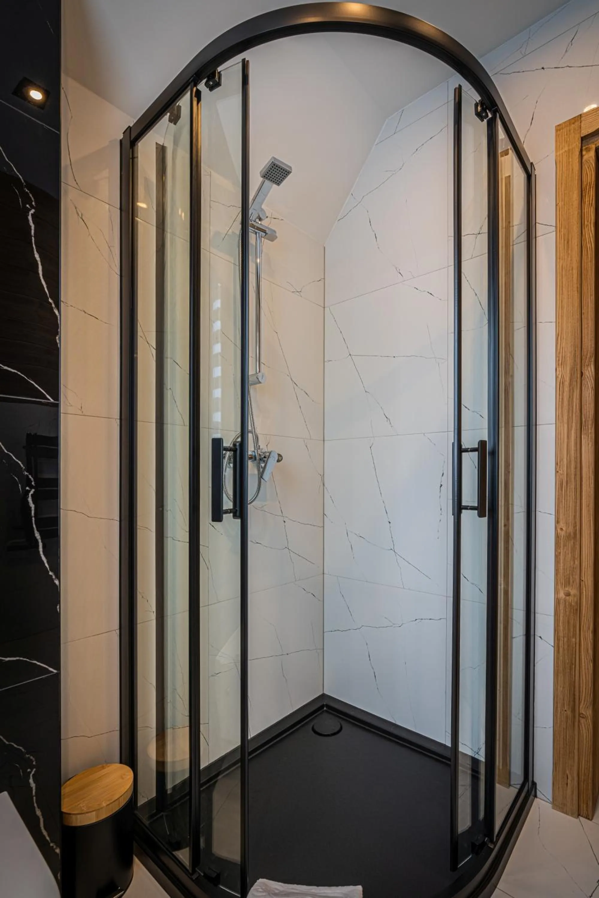 Shower in Dworek nad Jałowcami z Jacuzzi