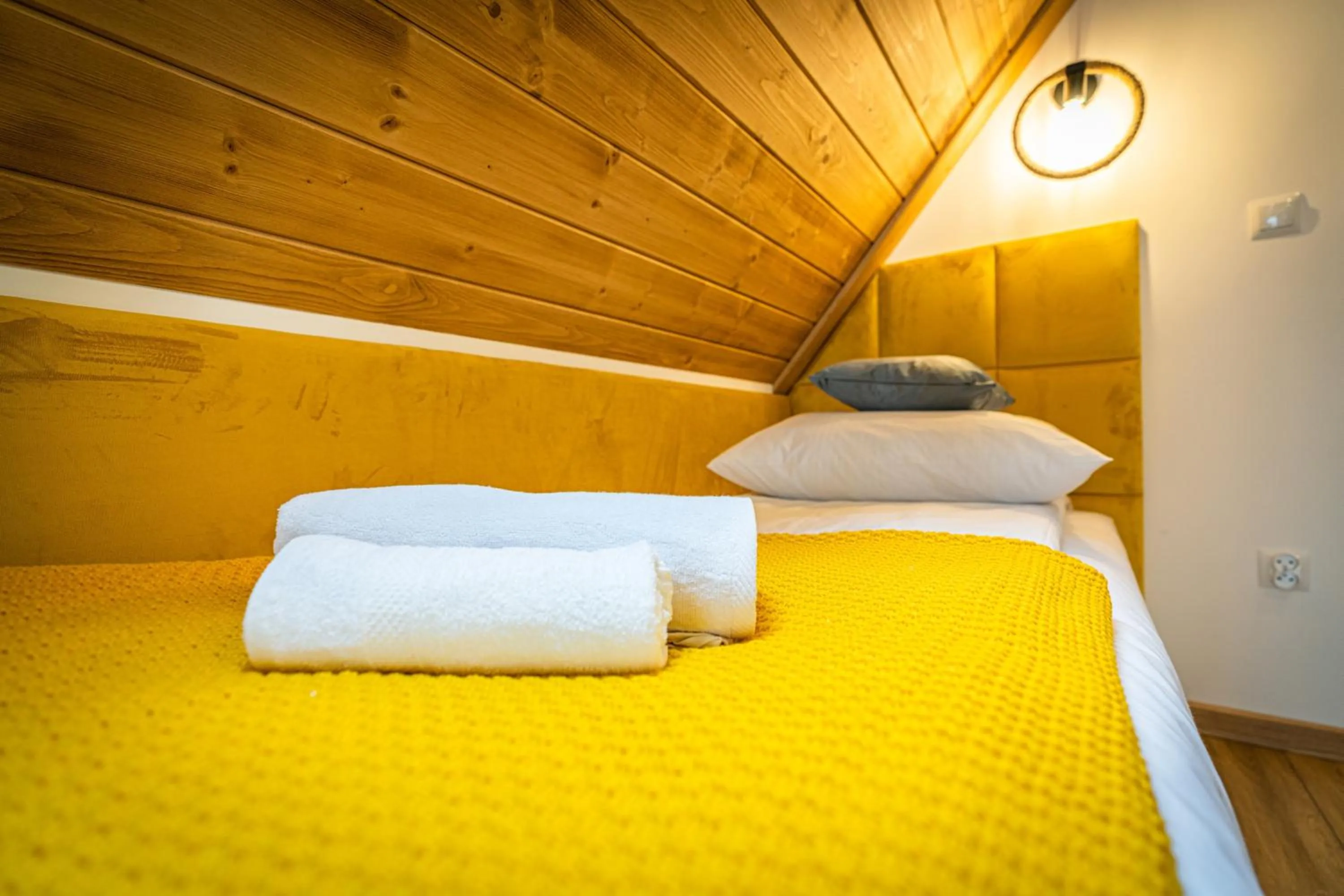 Bed in Dworek nad Jałowcami z Jacuzzi