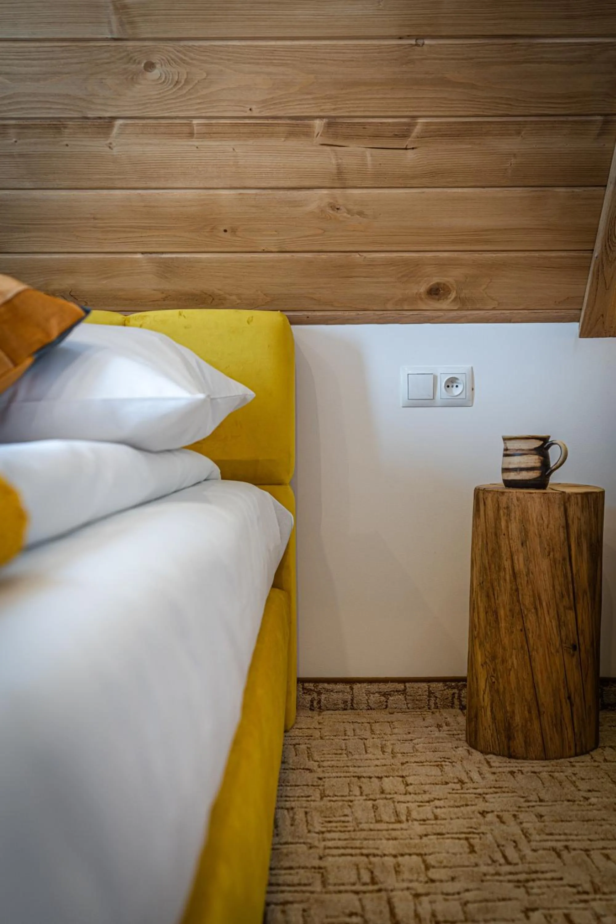 Bed in Dworek nad Jałowcami z Jacuzzi
