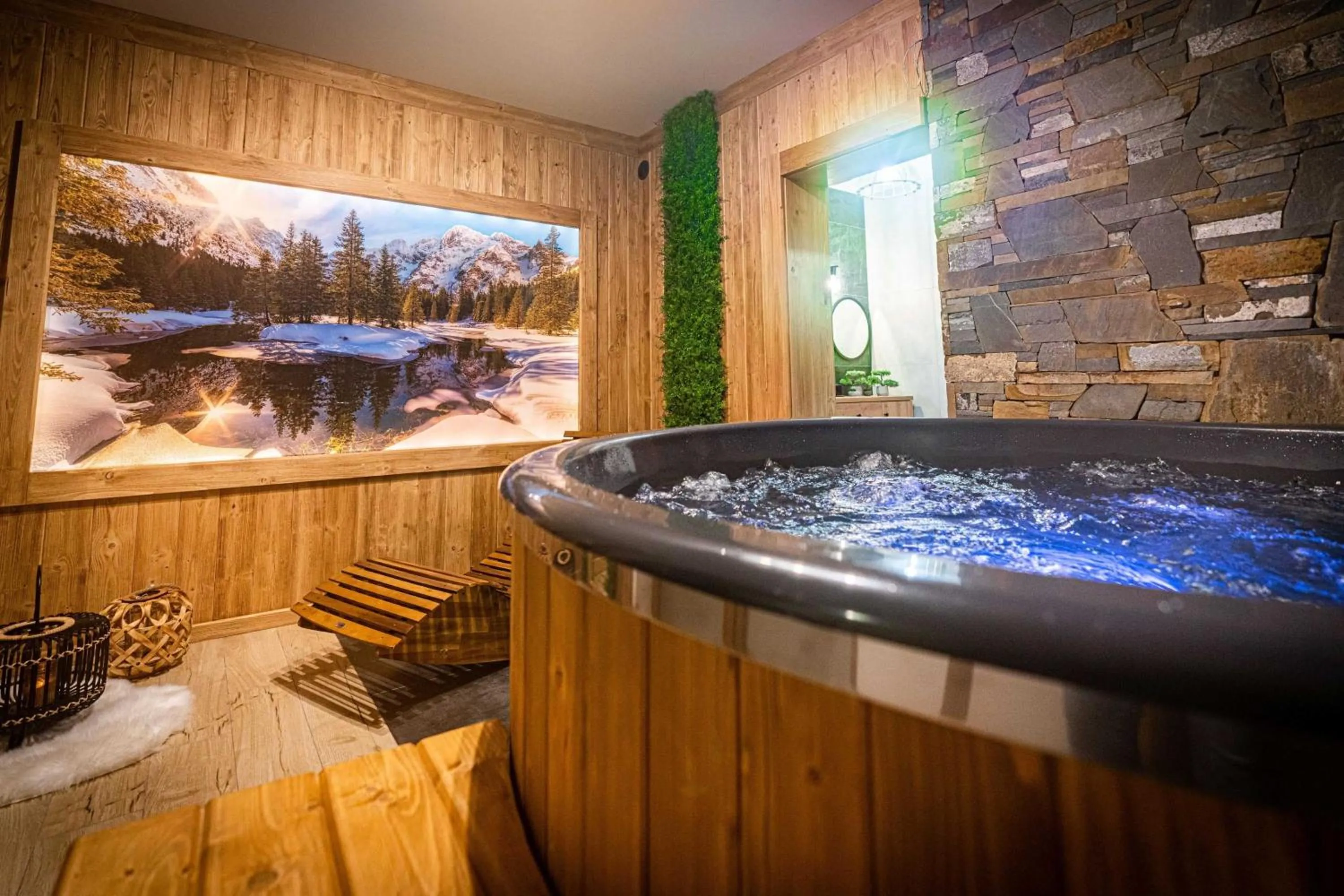 Hot Tub in Dworek nad Jałowcami z Jacuzzi