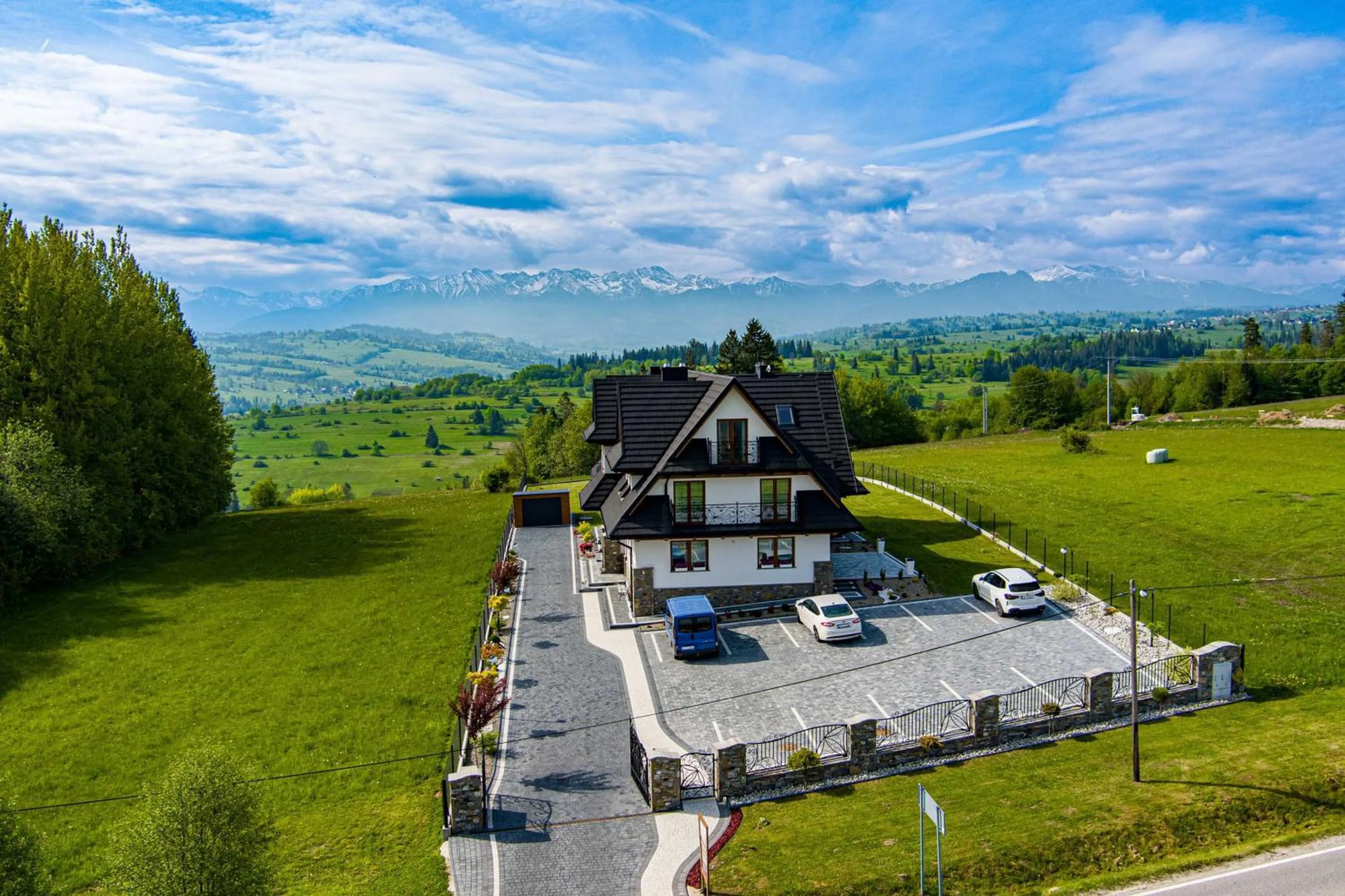 Property building in Dworek nad Jałowcami z Jacuzzi