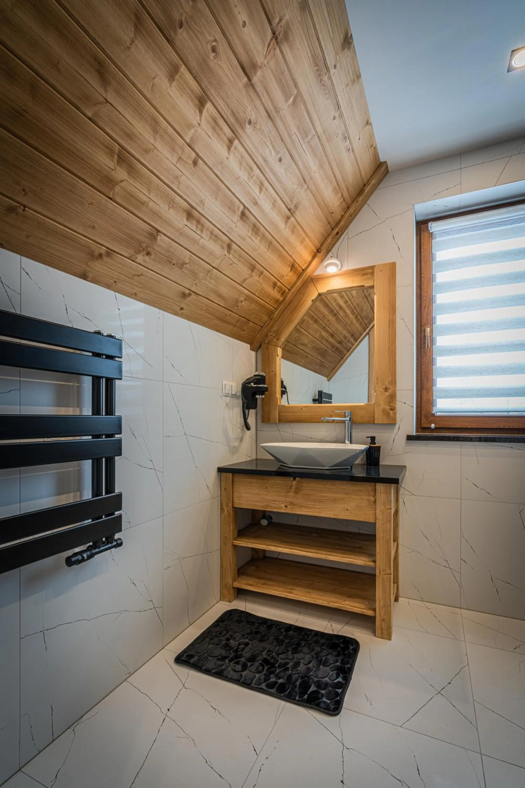 Bathroom in Dworek nad Jałowcami z Jacuzzi