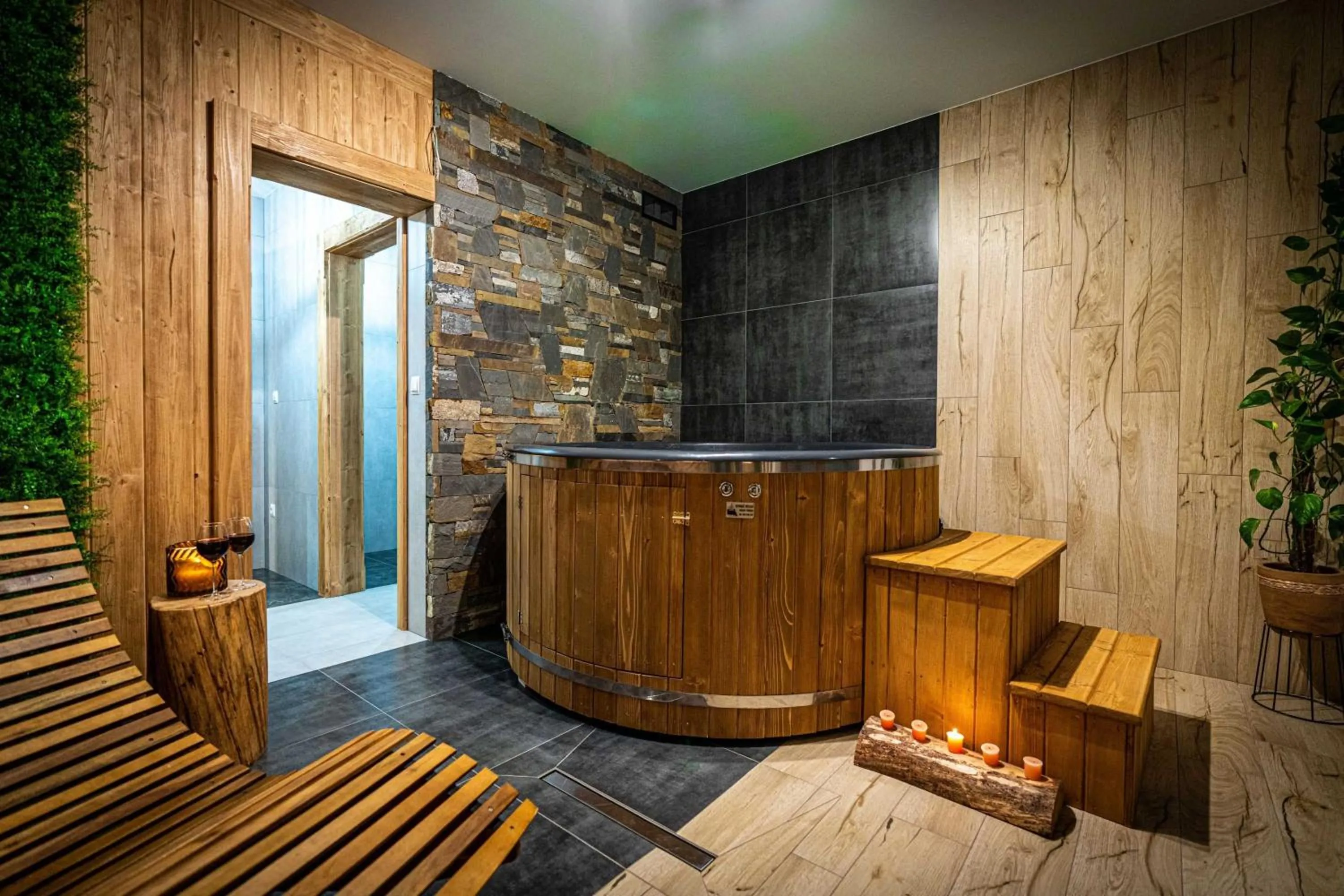 Hot Tub in Dworek nad Jałowcami z Jacuzzi