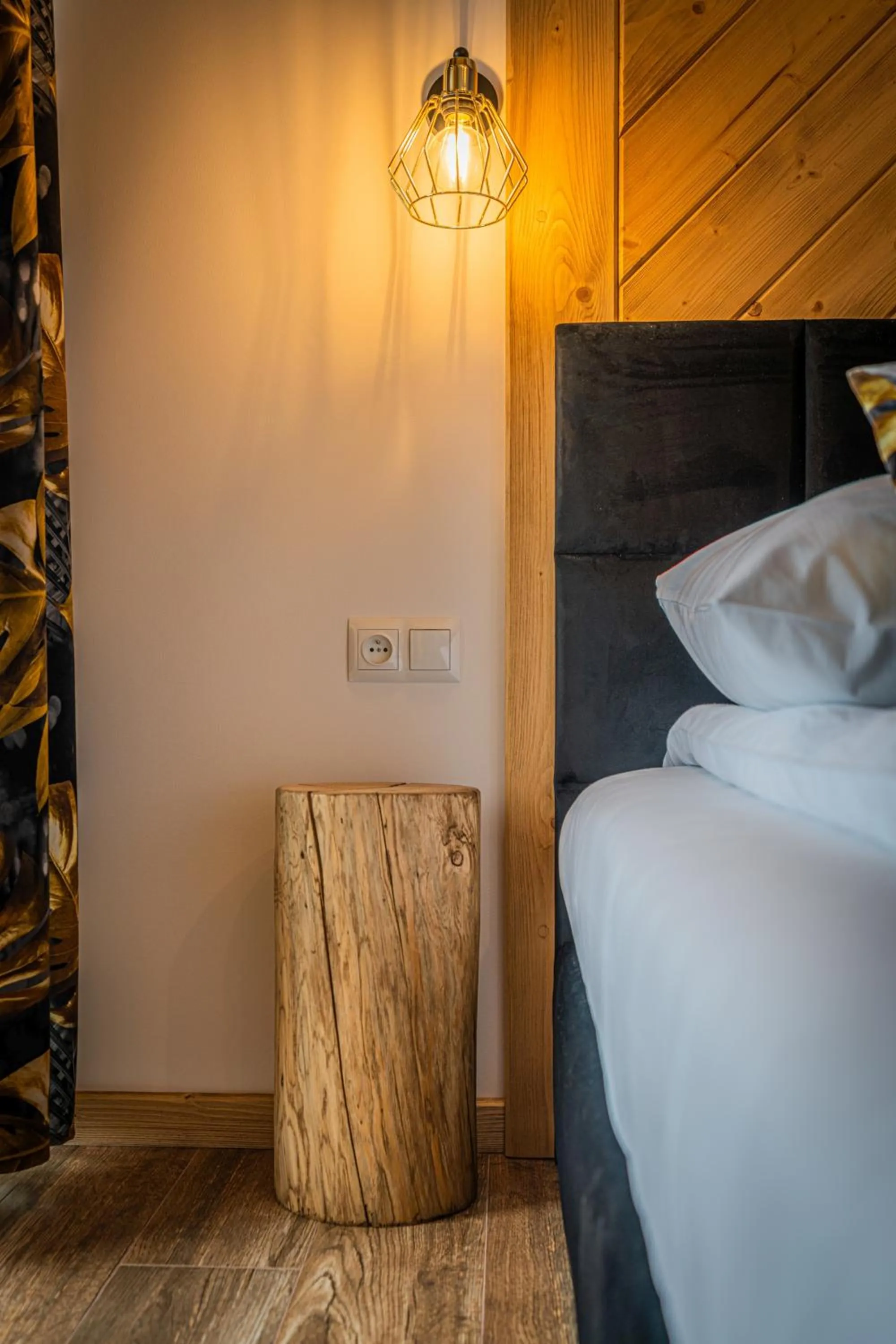 Bed in Dworek nad Jałowcami z Jacuzzi