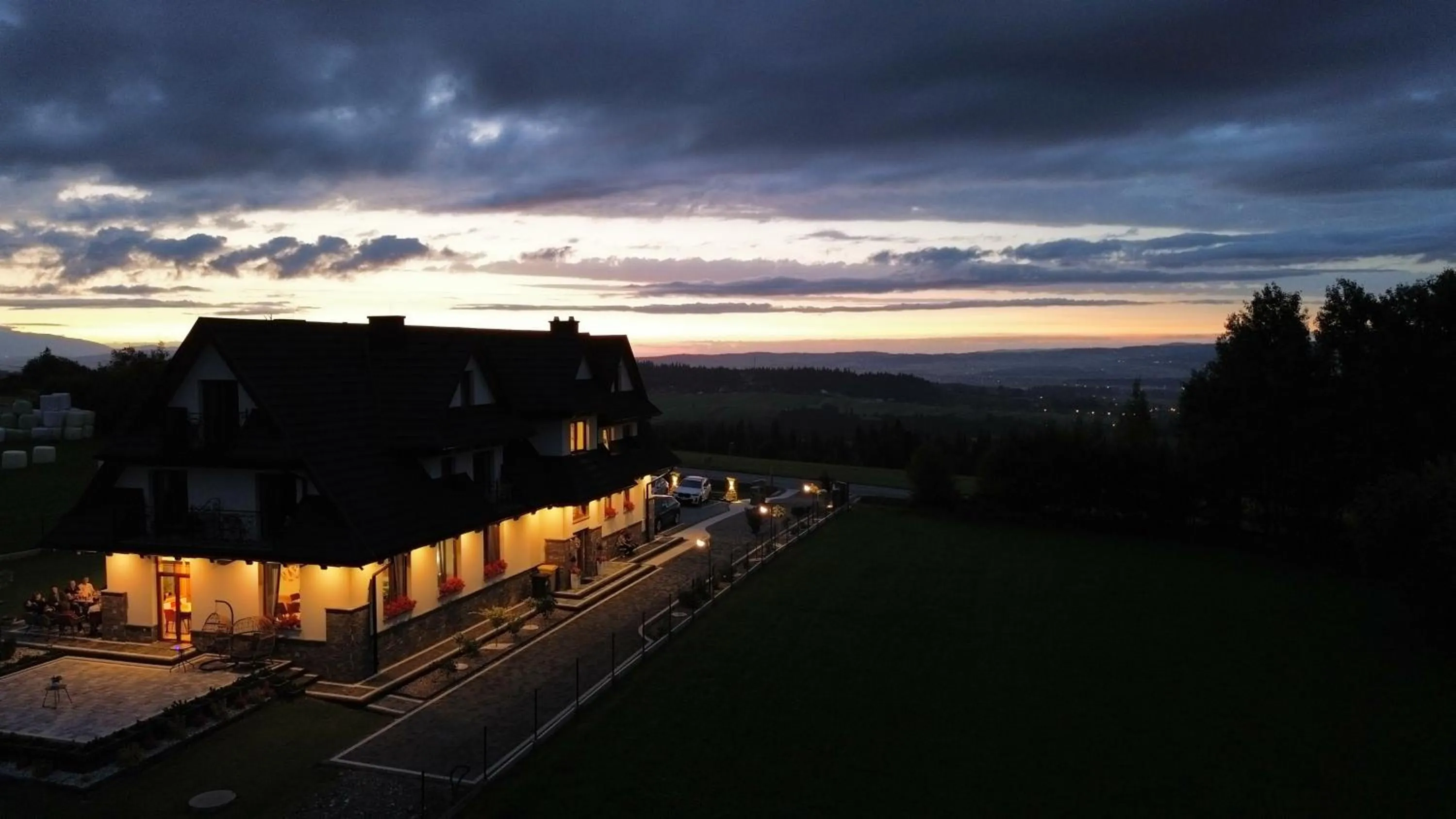 Property building in Dworek nad Jałowcami z Jacuzzi