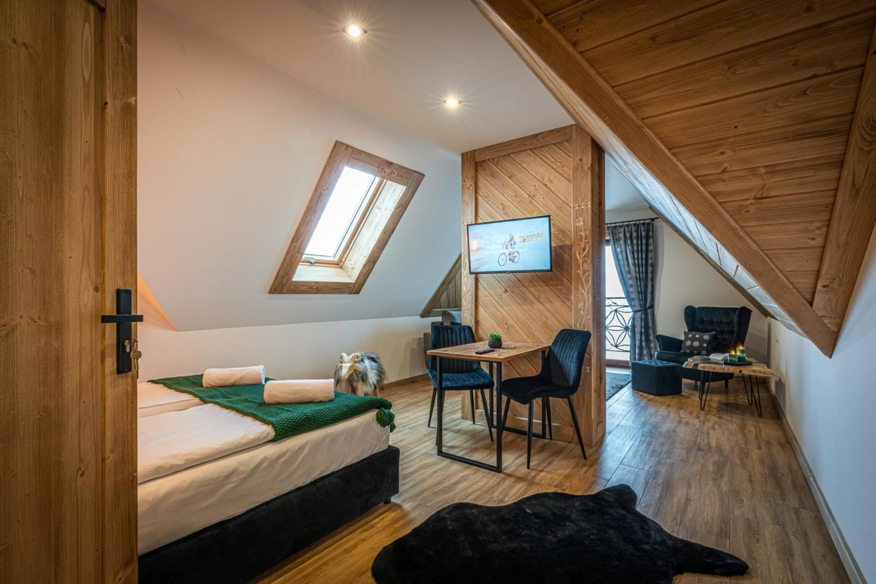 Bed in Dworek nad Jałowcami z Jacuzzi