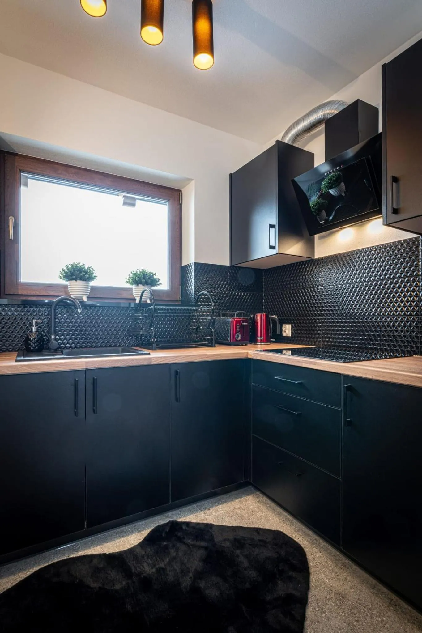 Kitchen or kitchenette in Dworek nad Jałowcami z Jacuzzi