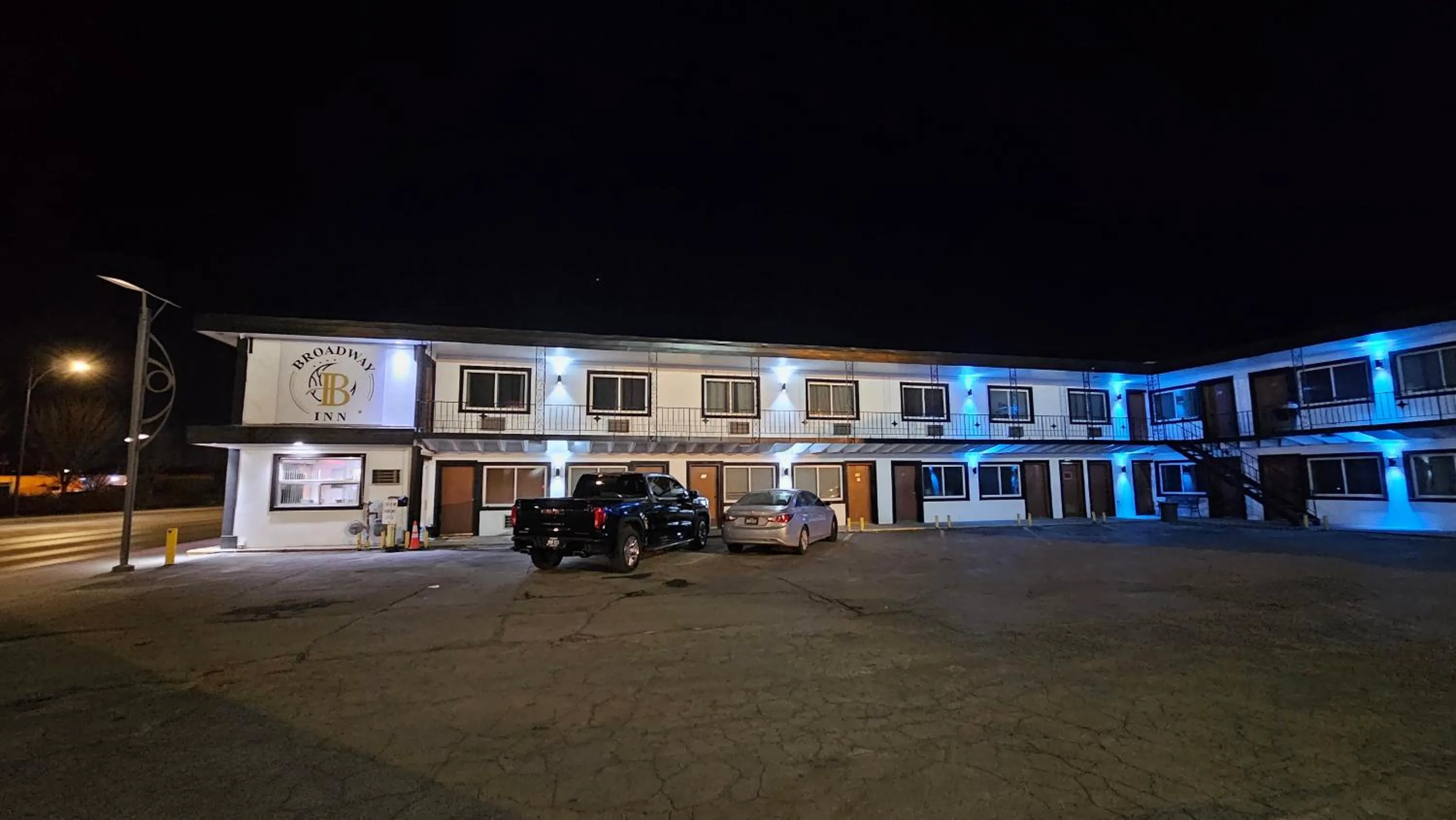 Property building in Broadway Inn