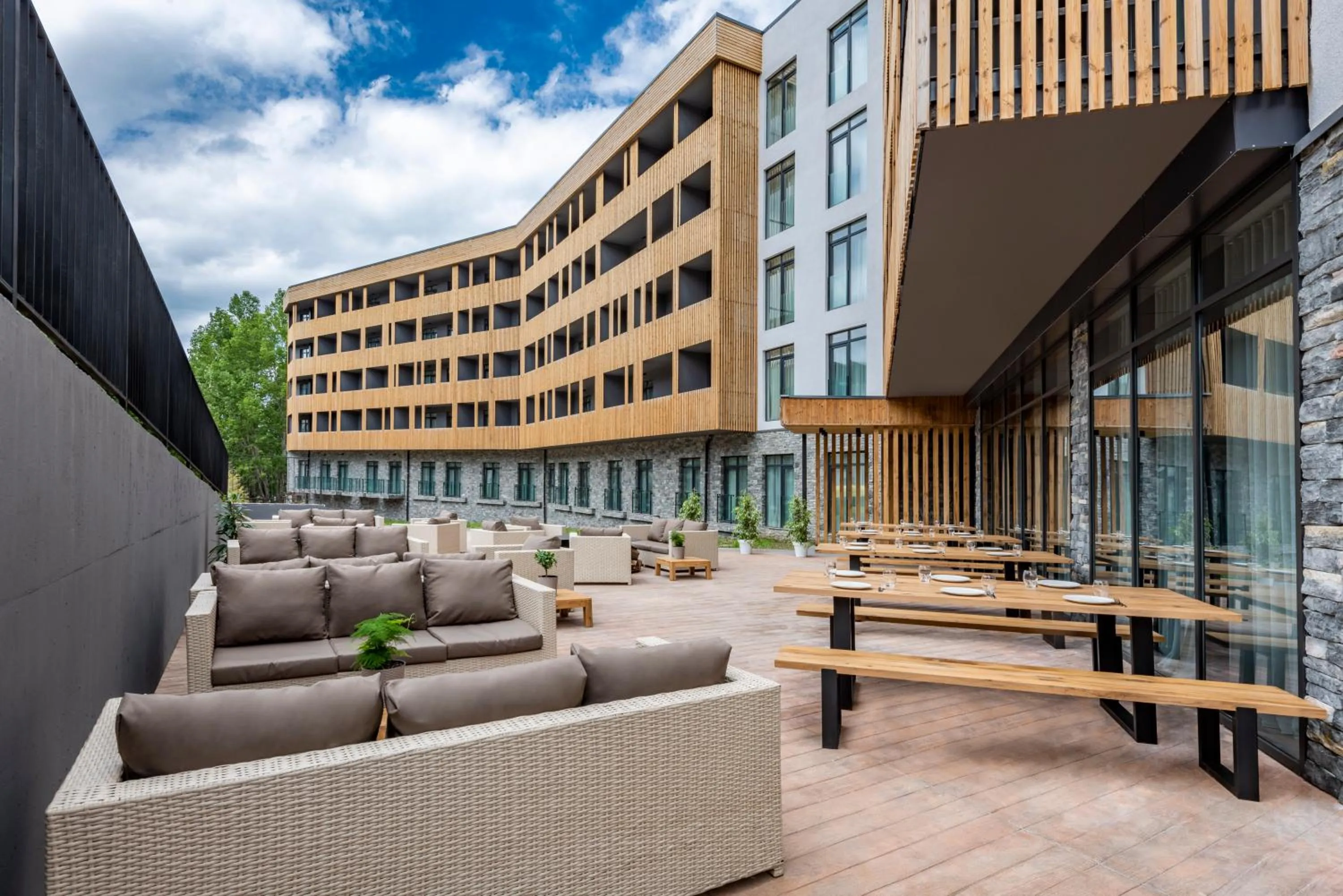 Property building in Dialog Kokhta