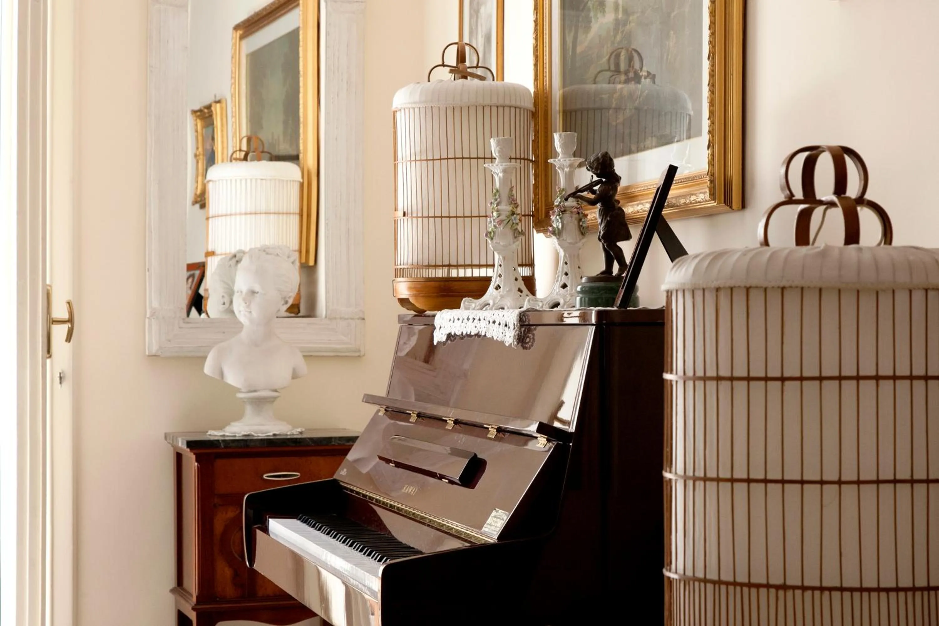 Communal lounge/ TV room in Hotel Del Corso