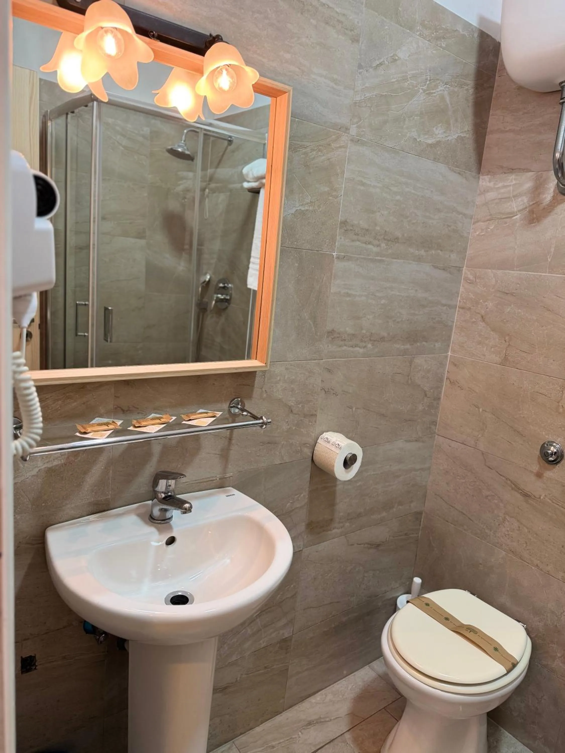 Shower in Hotel Federico II