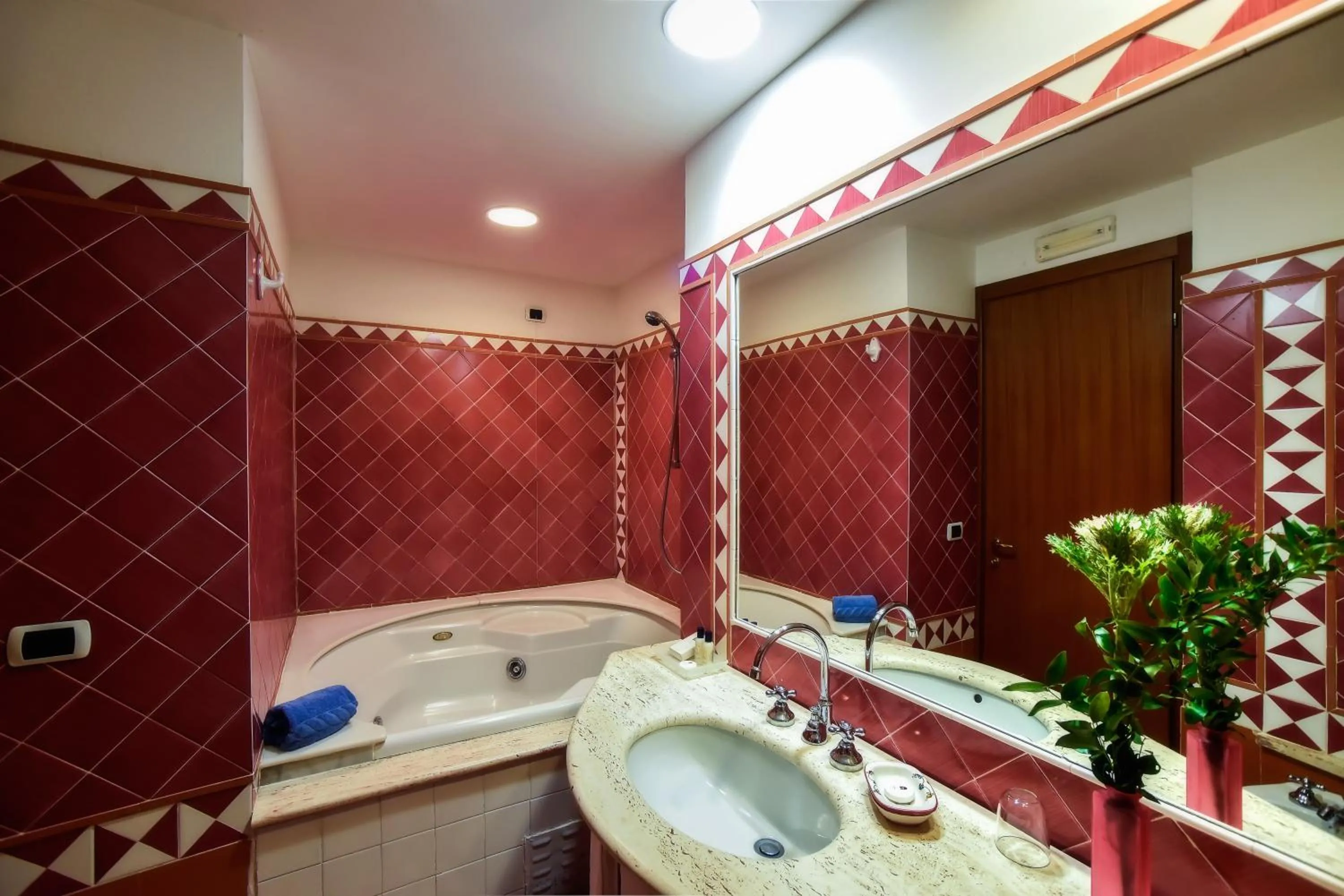 Hot Tub in Hotel Graal