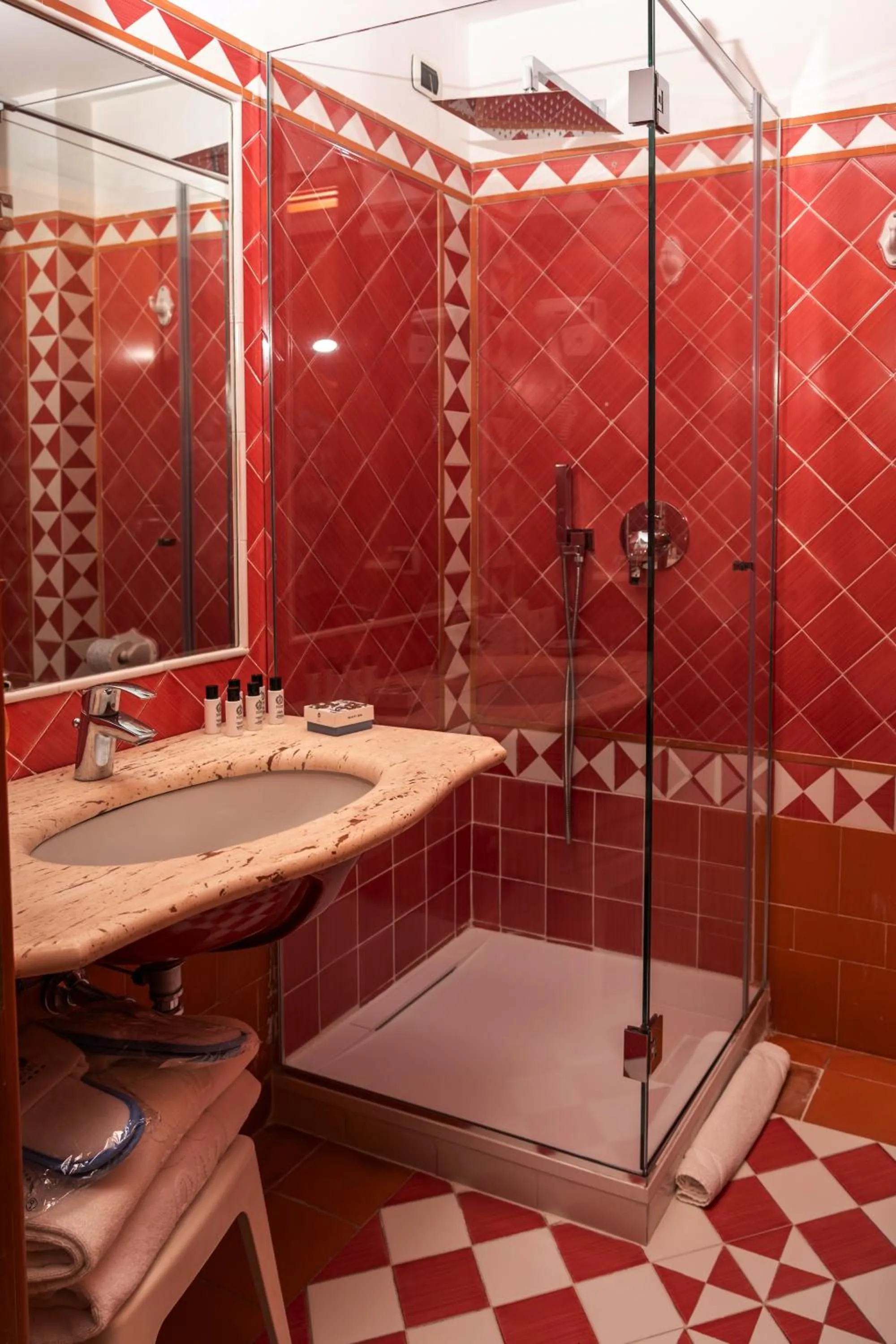 Shower in Hotel Graal