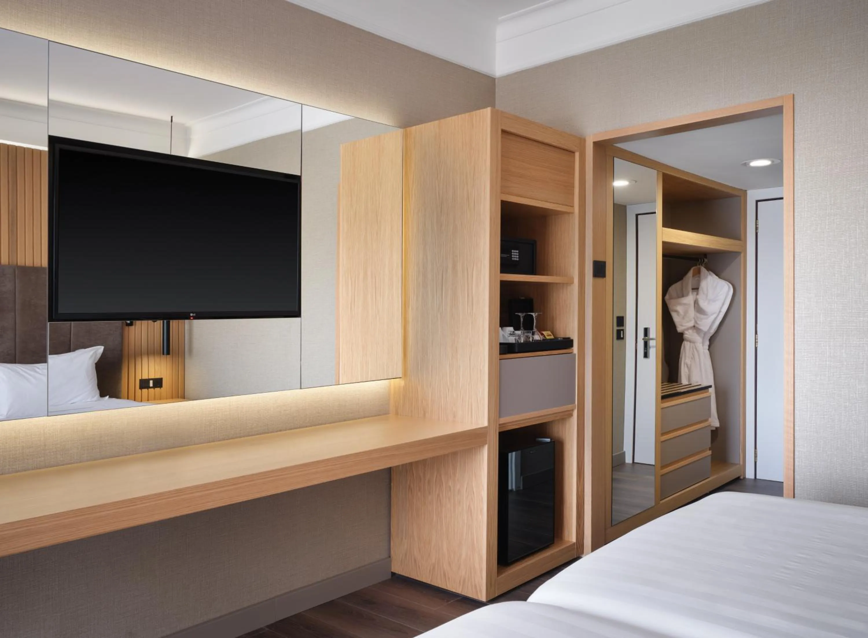 Bedroom, Bed in Crowne Plaza Rome St. Peter's by IHG