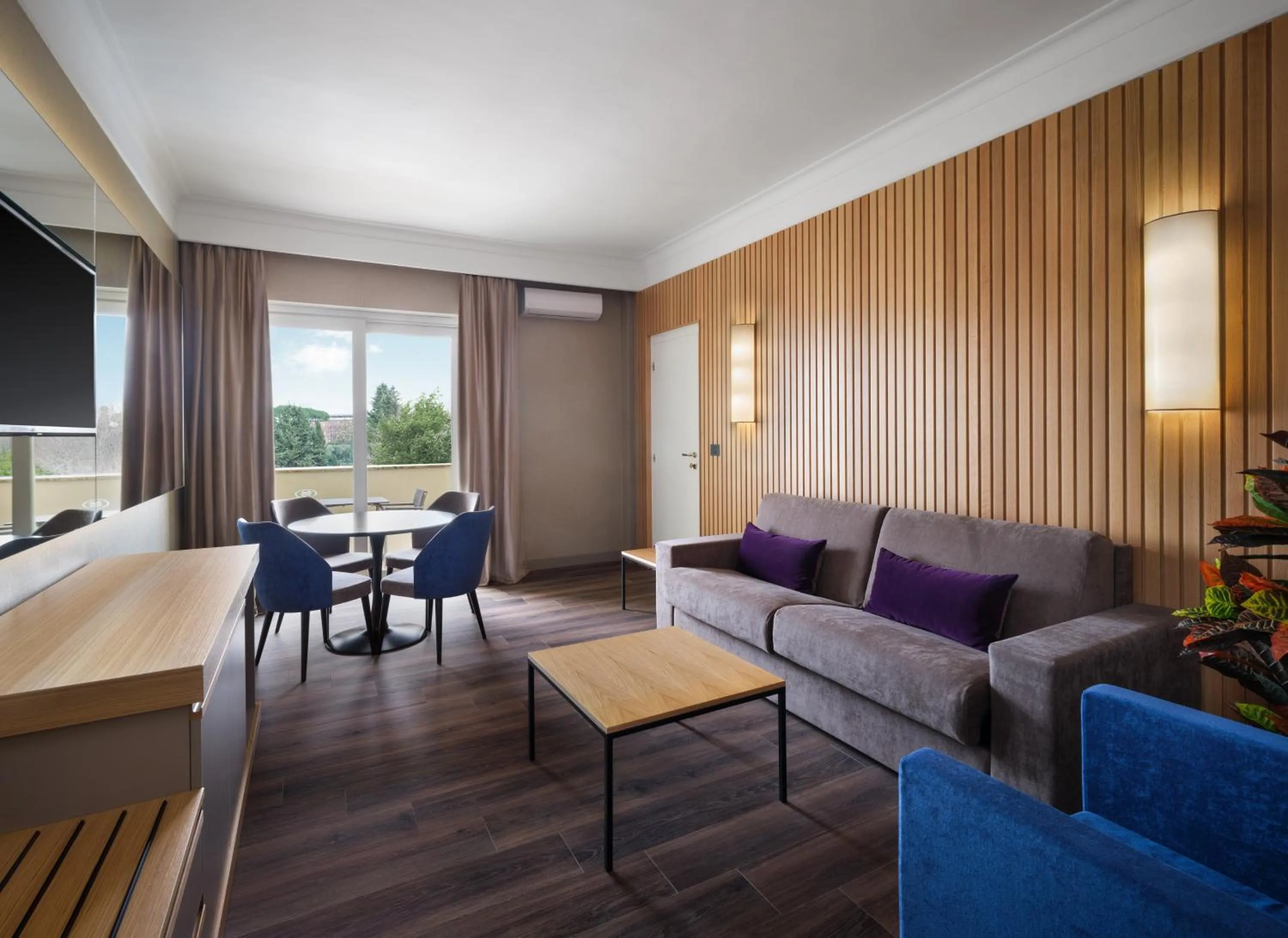 Photo of the whole room in Crowne Plaza Rome St. Peter's by IHG