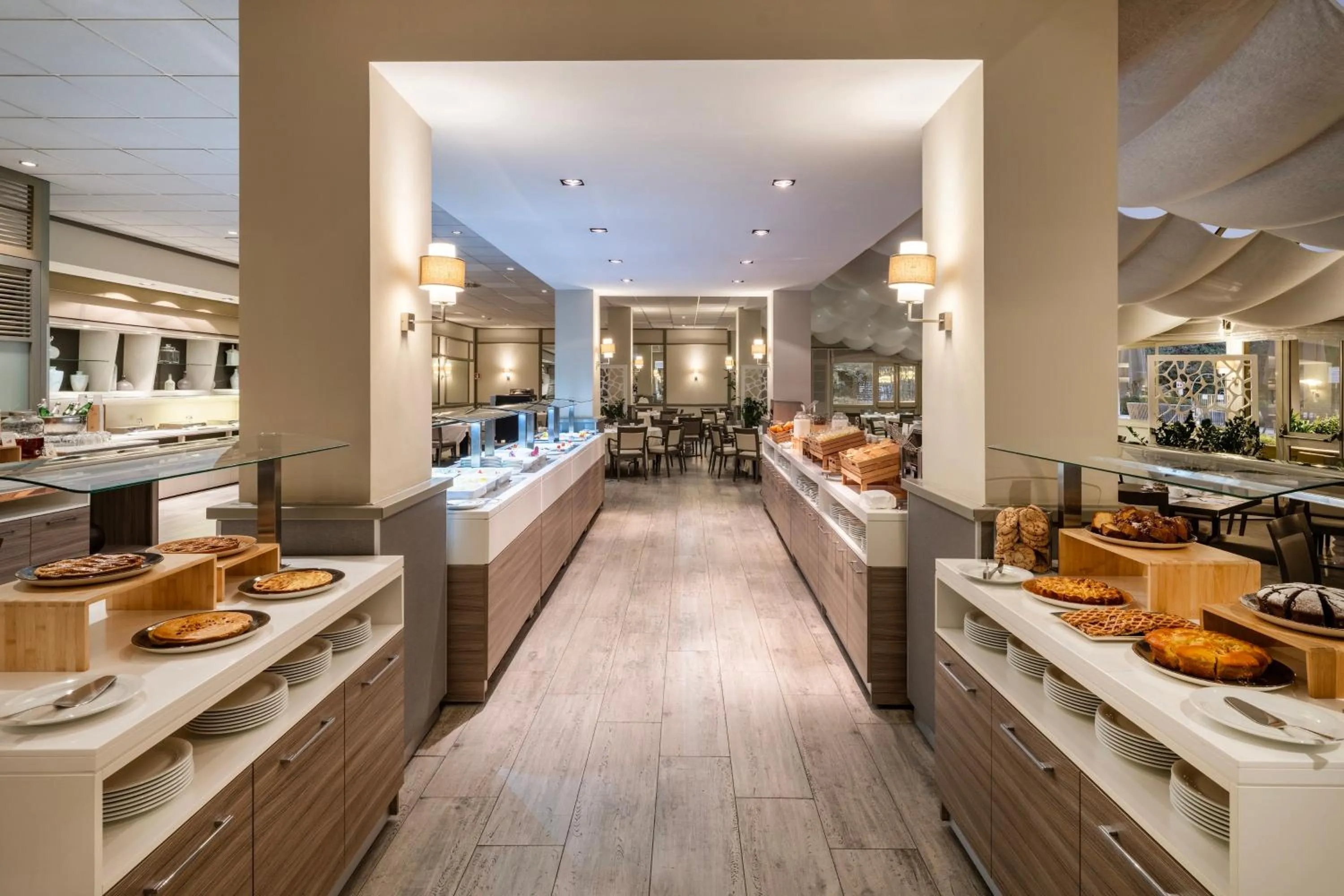 Restaurant/places to eat in Crowne Plaza Rome St. Peter's by IHG