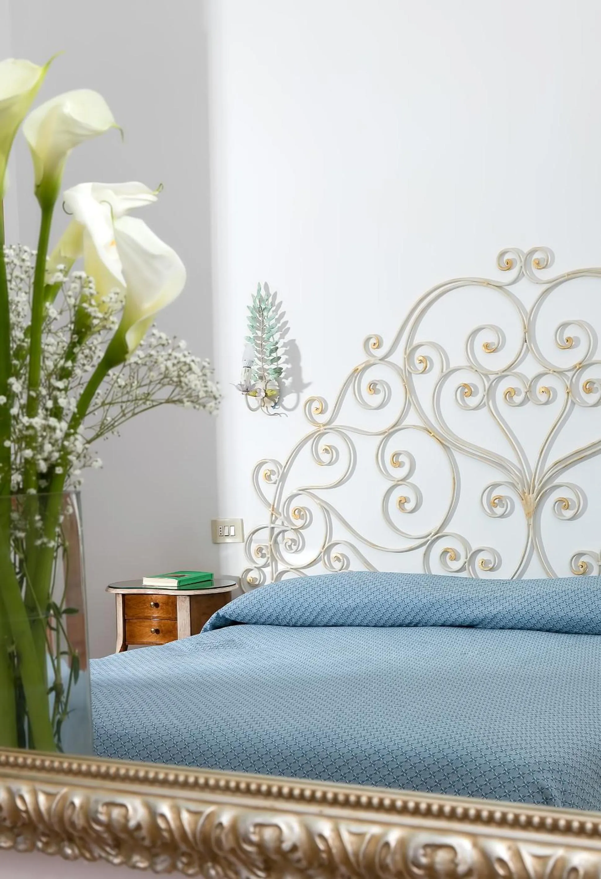 Decorative detail, Bed in Hotel Pupetto