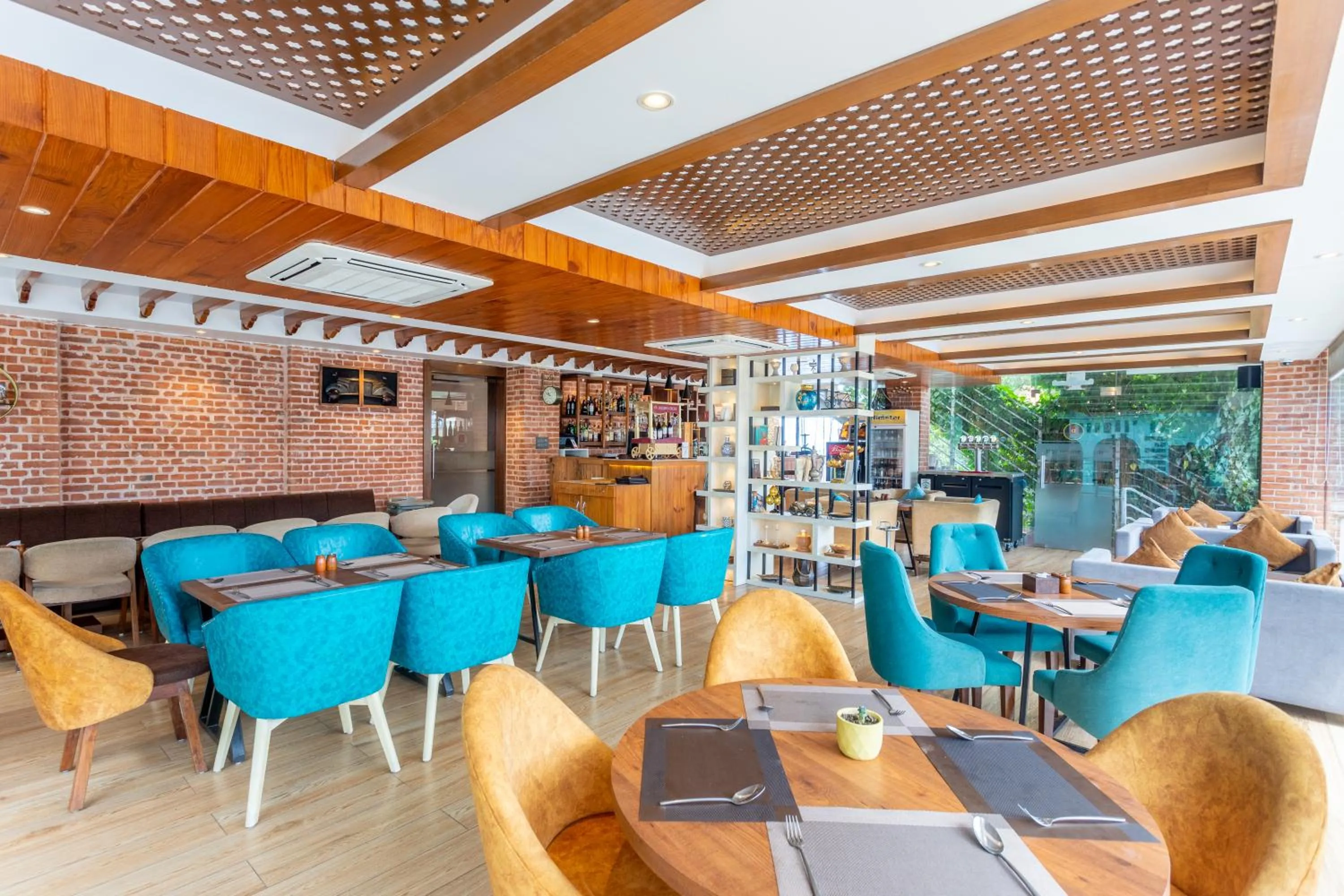 Restaurant/places to eat in Dream International Hotel