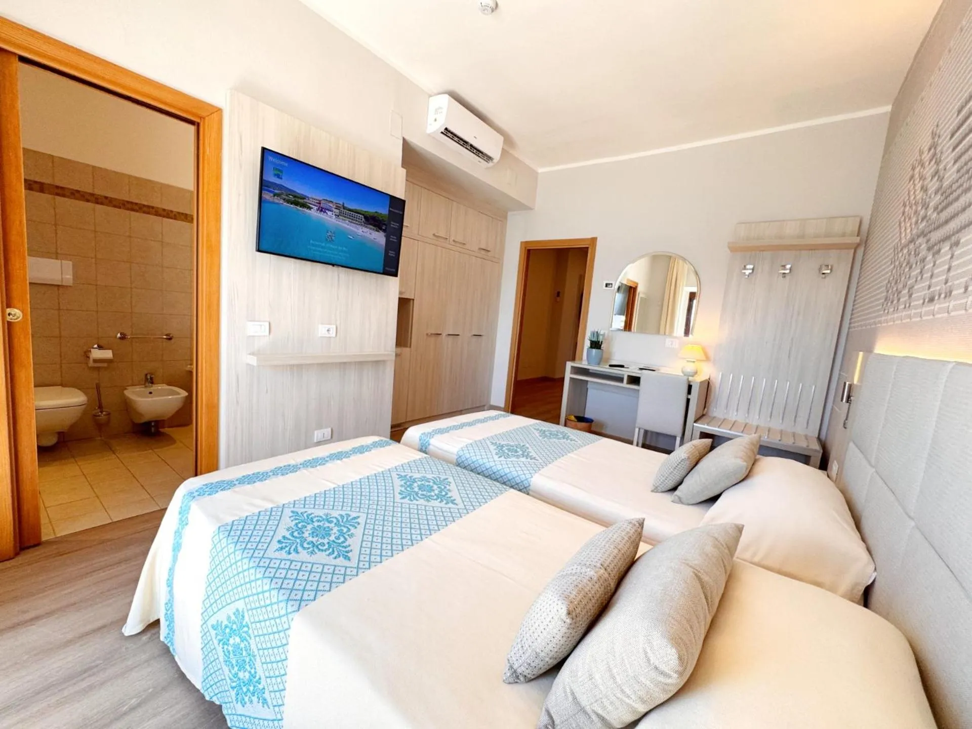 Bedroom, Bed in Hotel Dei Pini