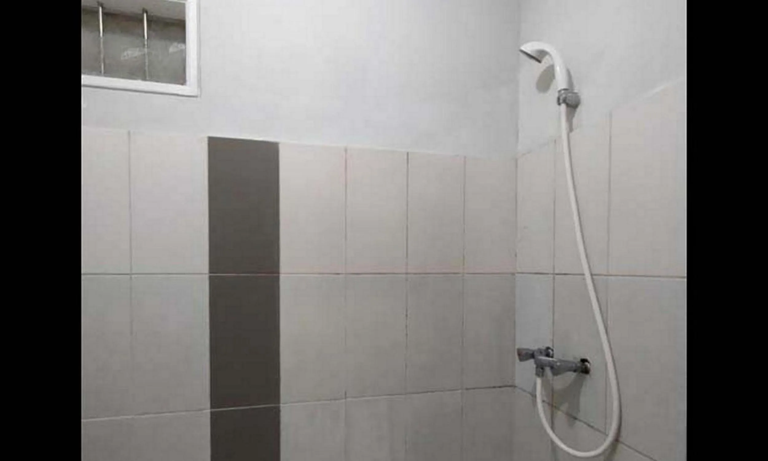 Bathroom in RedDoorz near Alun Alun Batu 2