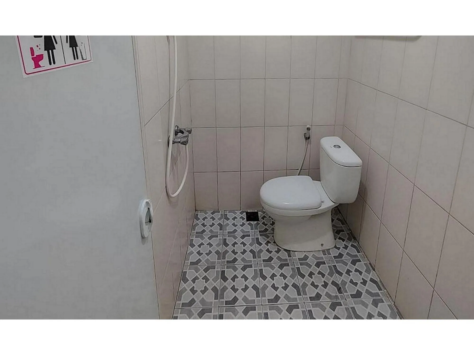 Bathroom in RedDoorz near Alun Alun Batu 2