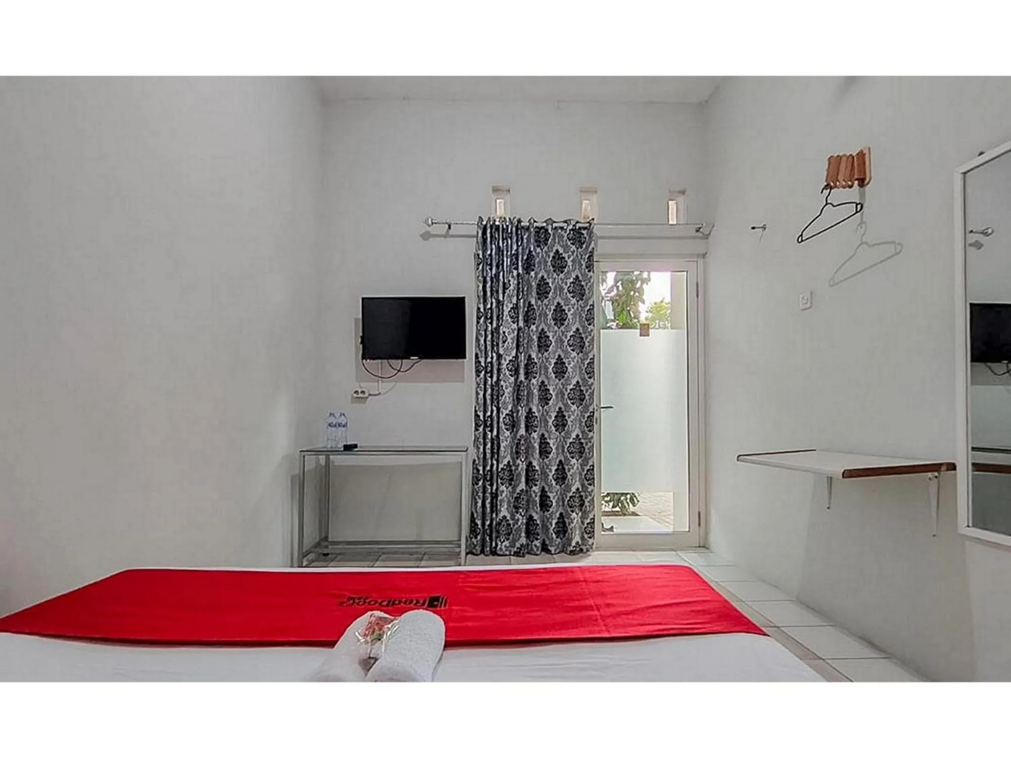 Bedroom, Bed in RedDoorz near Alun Alun Batu 2