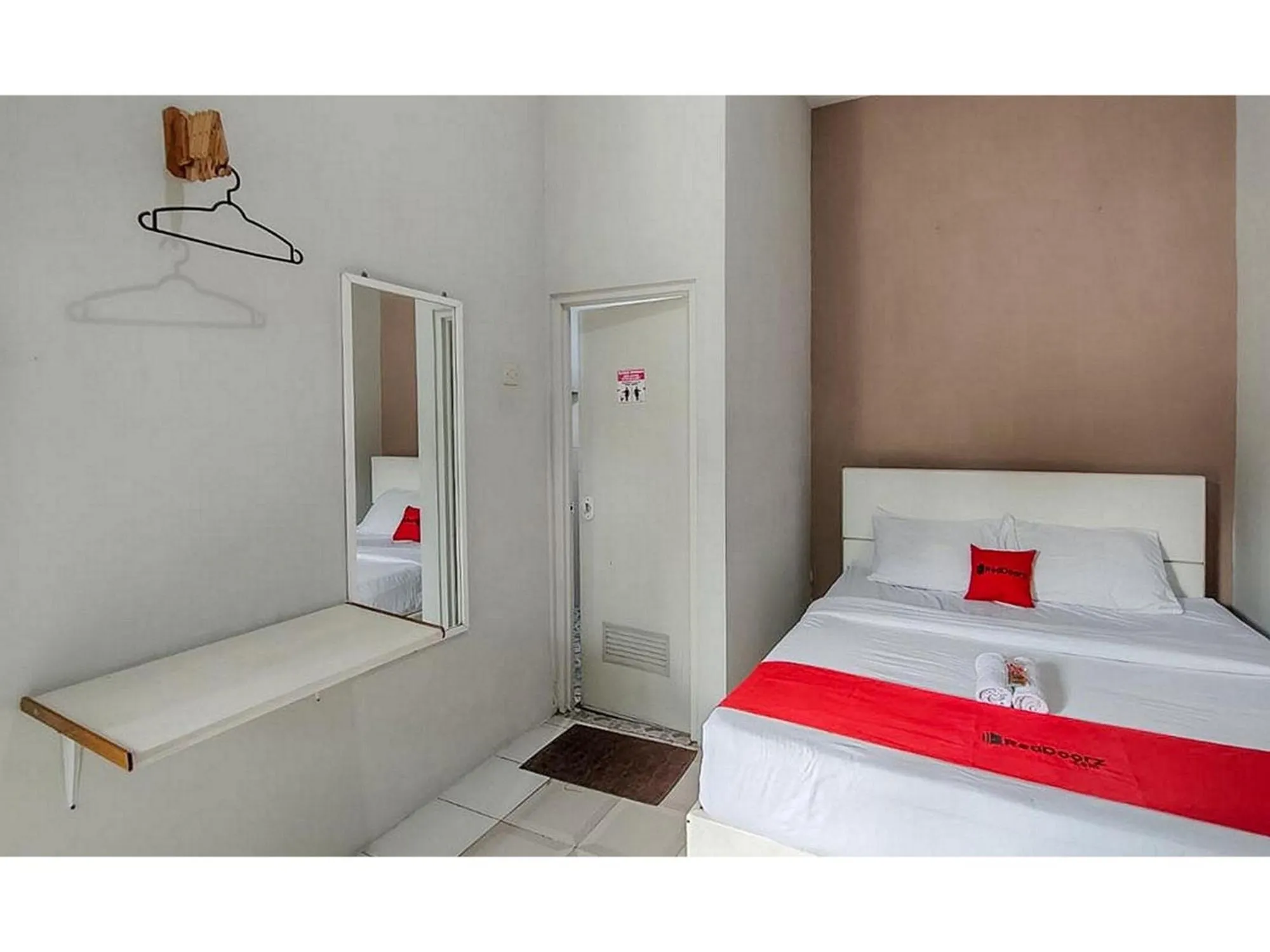 Bedroom, Bed in RedDoorz near Alun Alun Batu 2