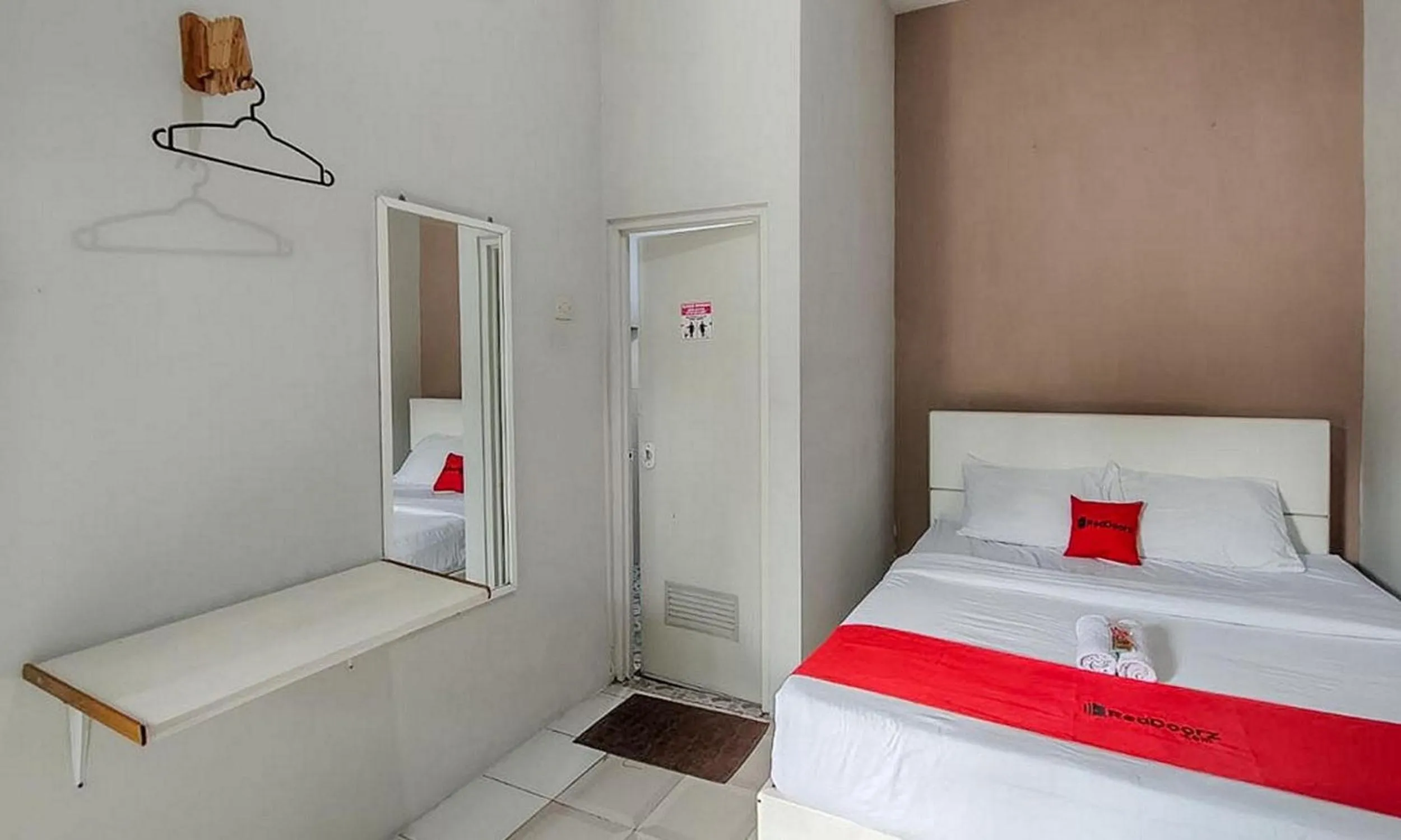 Bedroom, Bed in RedDoorz near Alun Alun Batu 2