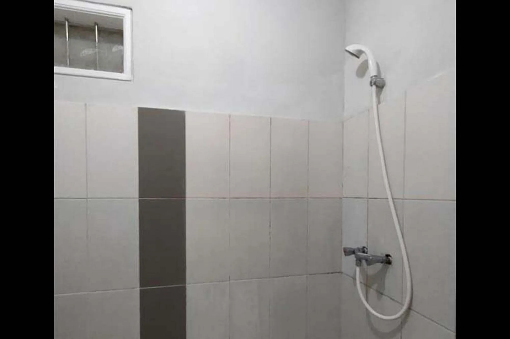 Bathroom in RedDoorz near Alun Alun Batu 2