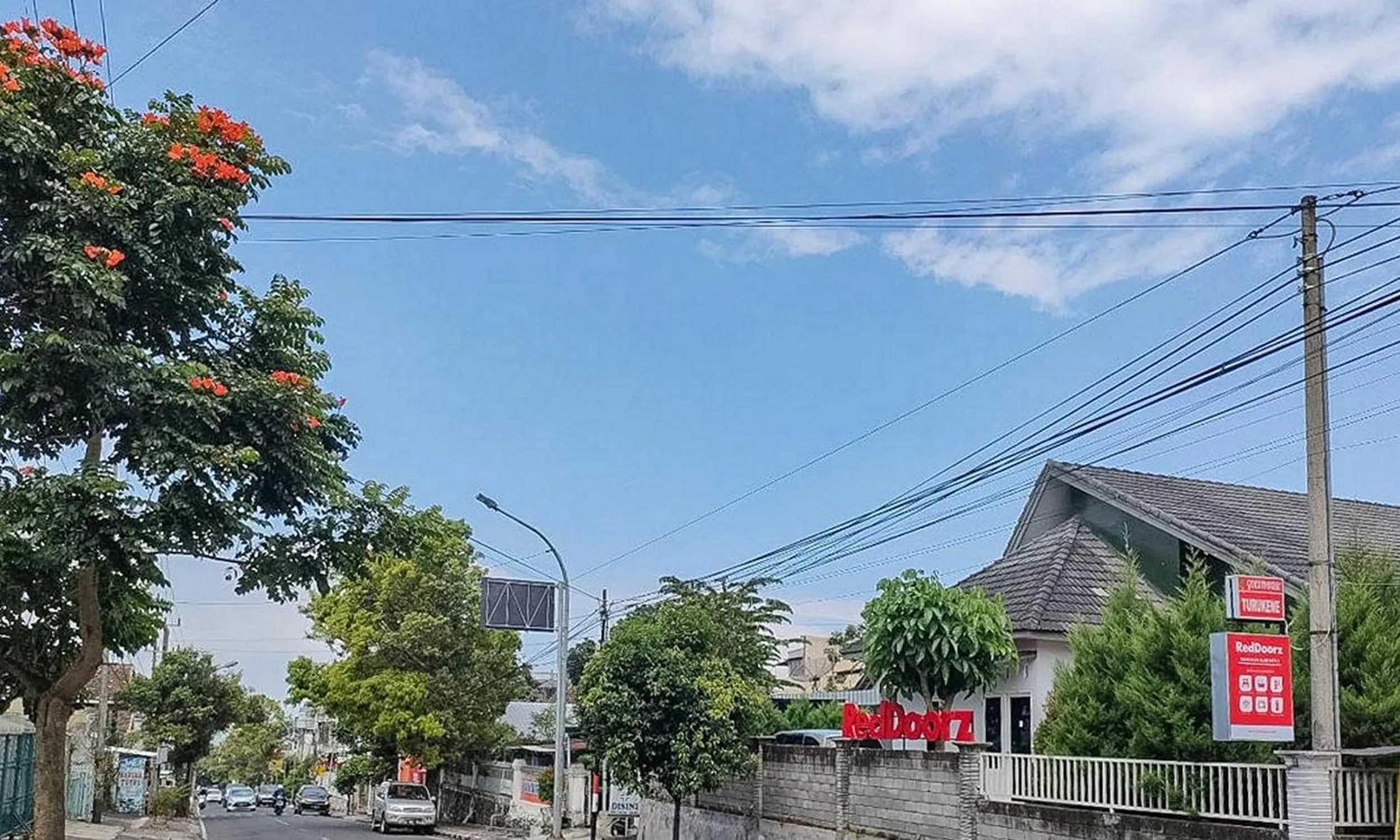 Property building in RedDoorz near Alun Alun Batu 2