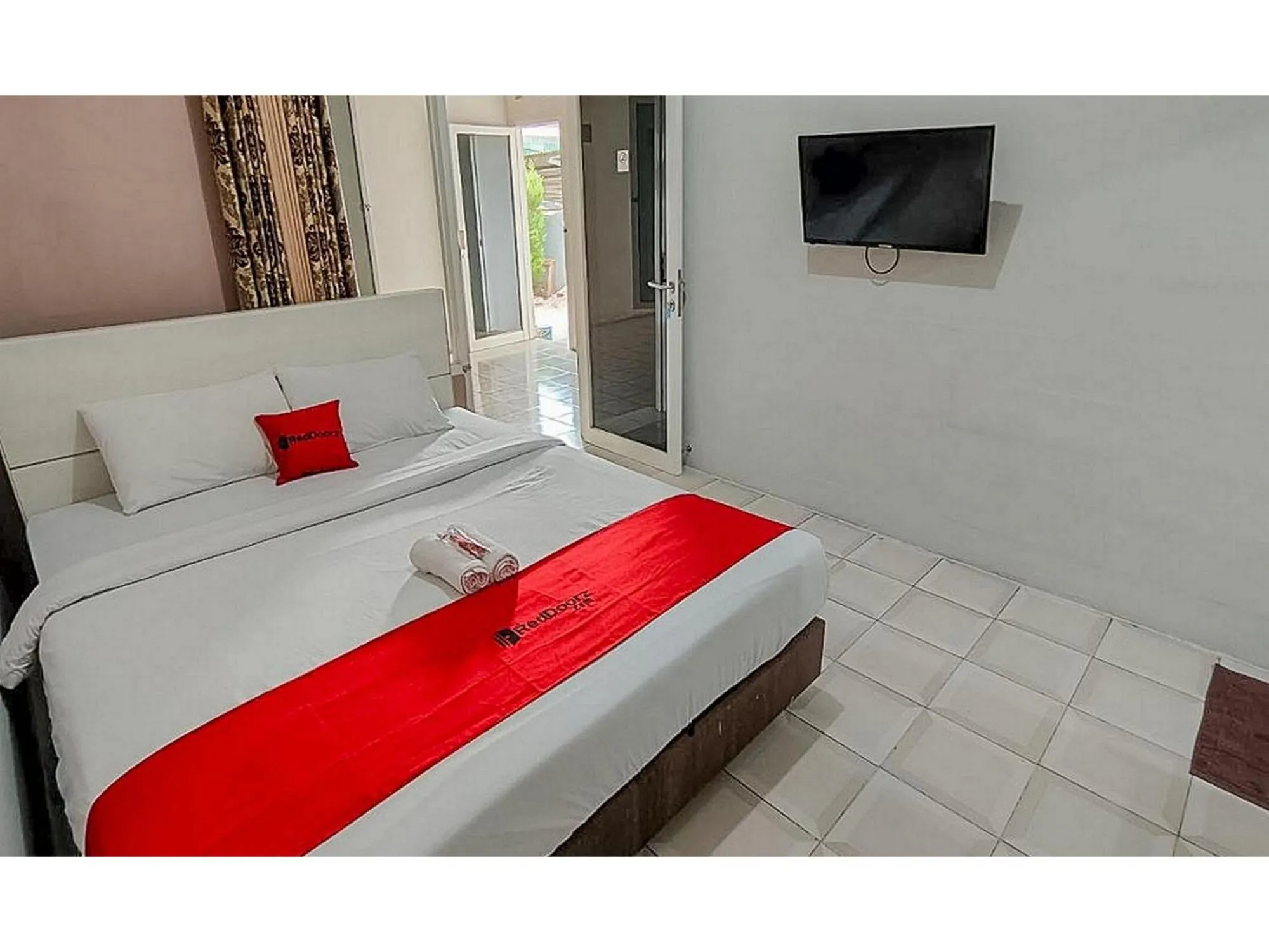 Bedroom, Bed in RedDoorz near Alun Alun Batu 2