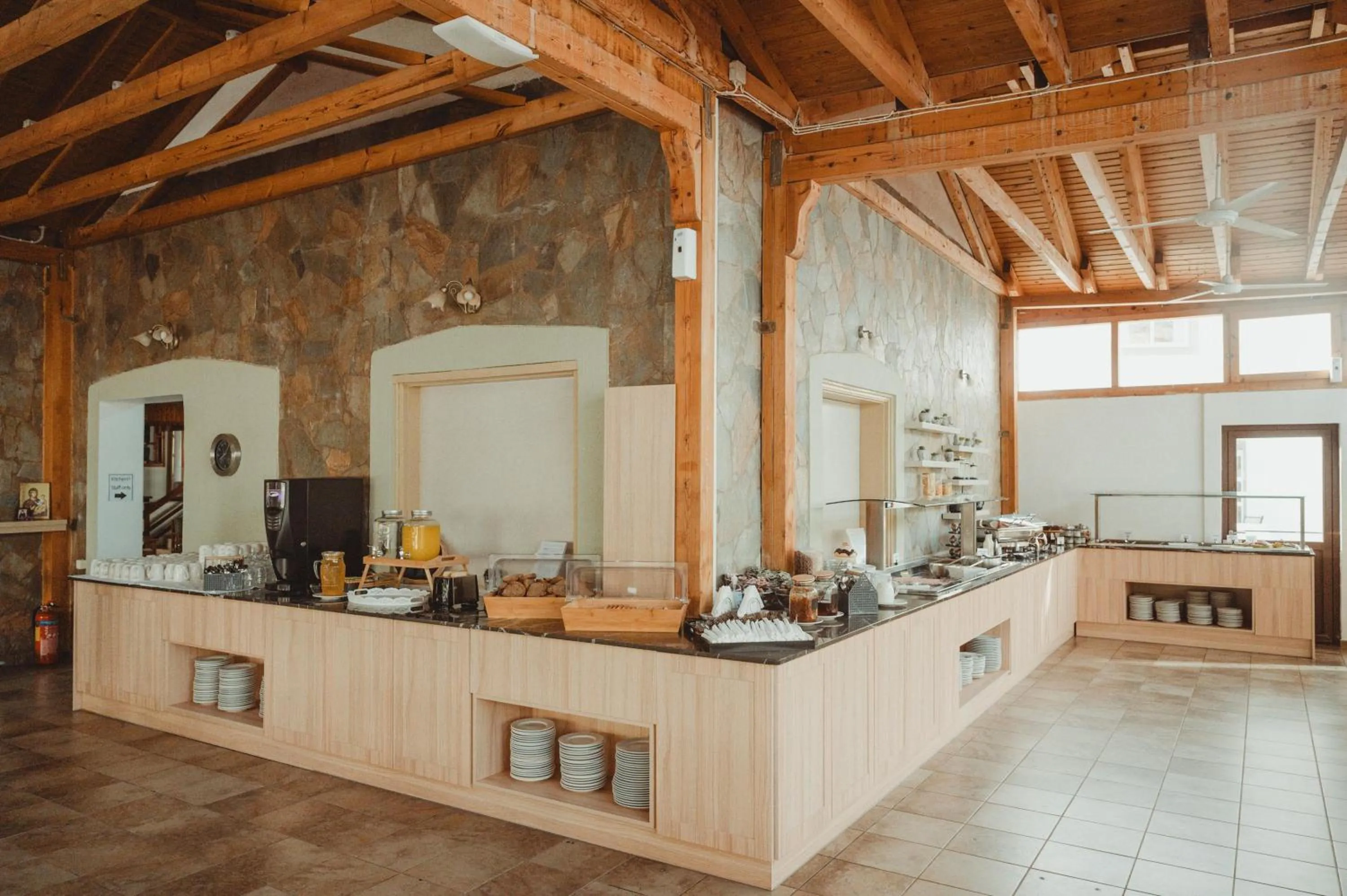 Restaurant/places to eat in Elea Terra Hotel