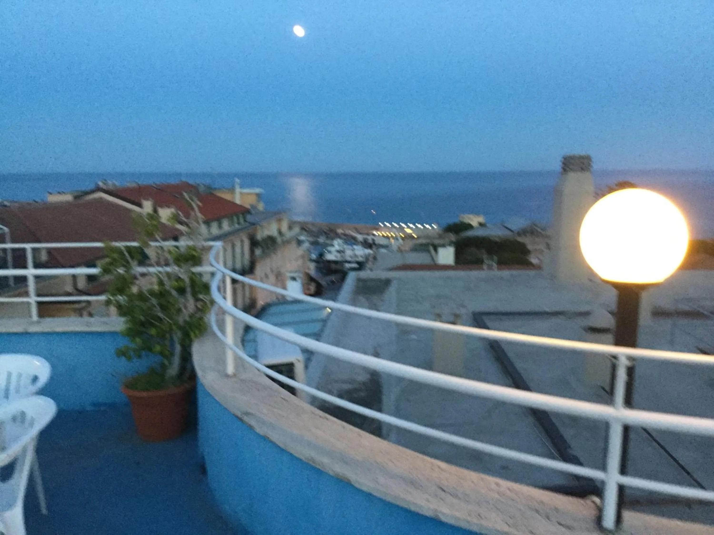 Communal lounge/ TV room in Hotel Belvedere