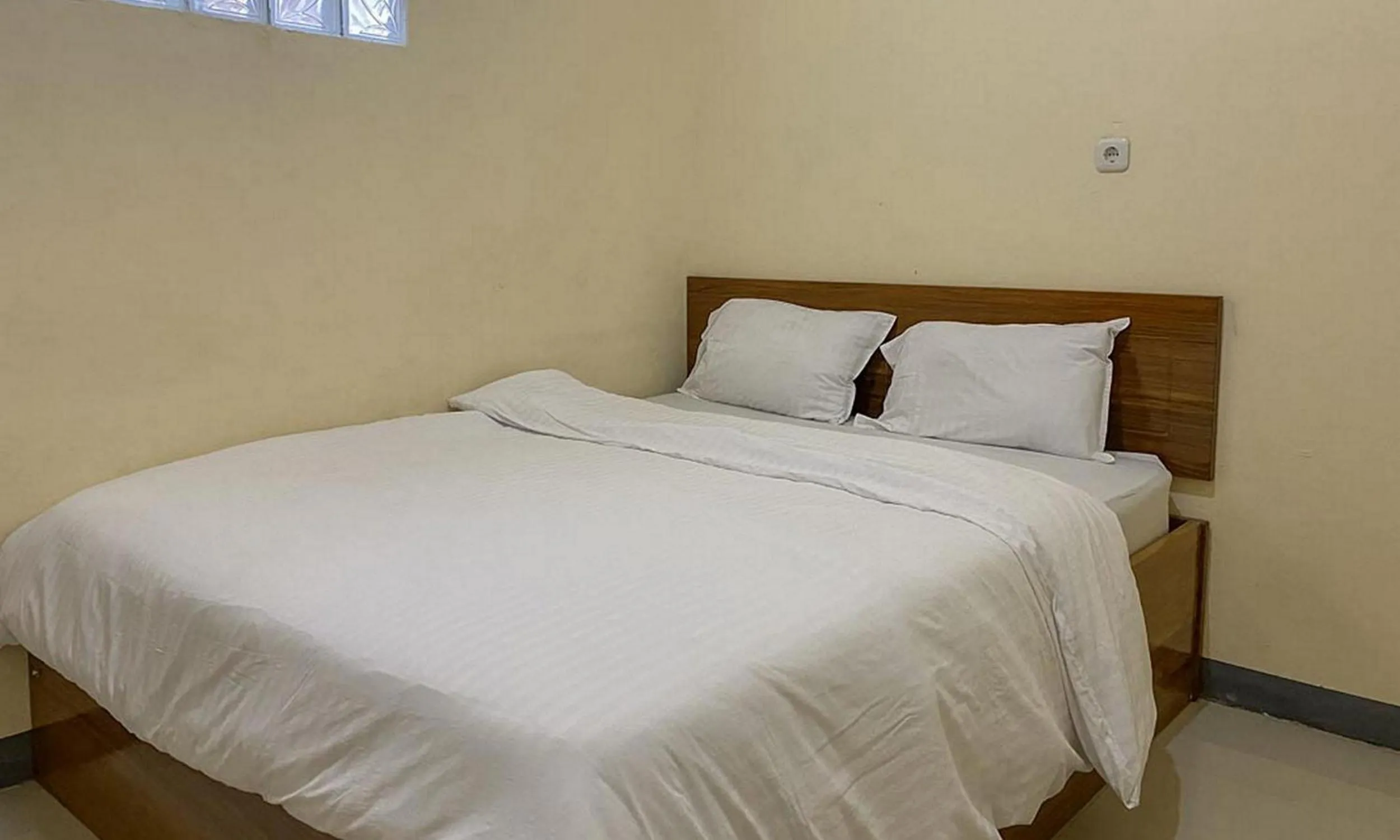 Bed in RedDoorz @ Merauke City Center