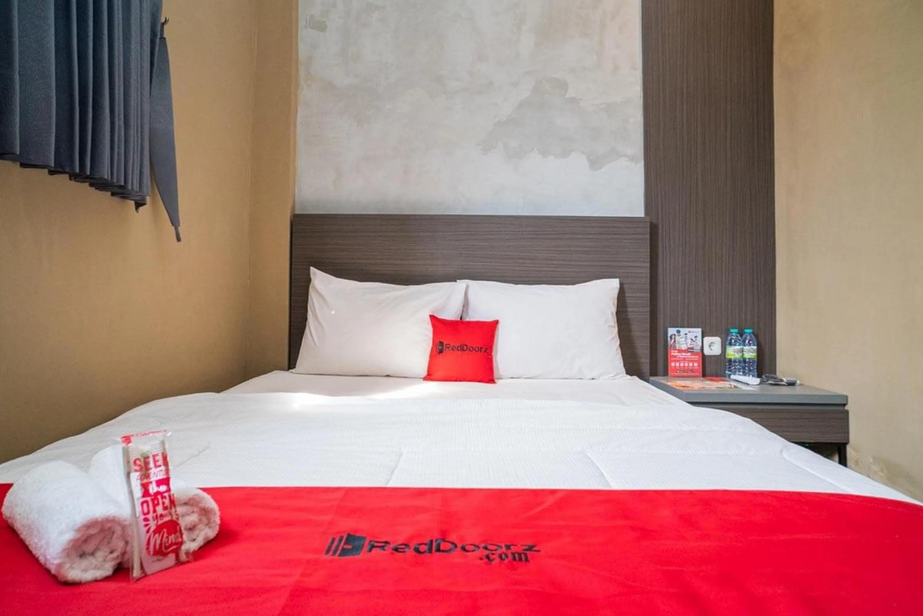 Bedroom, Bed in RedDoorz near Wisata Paribendo Lawang