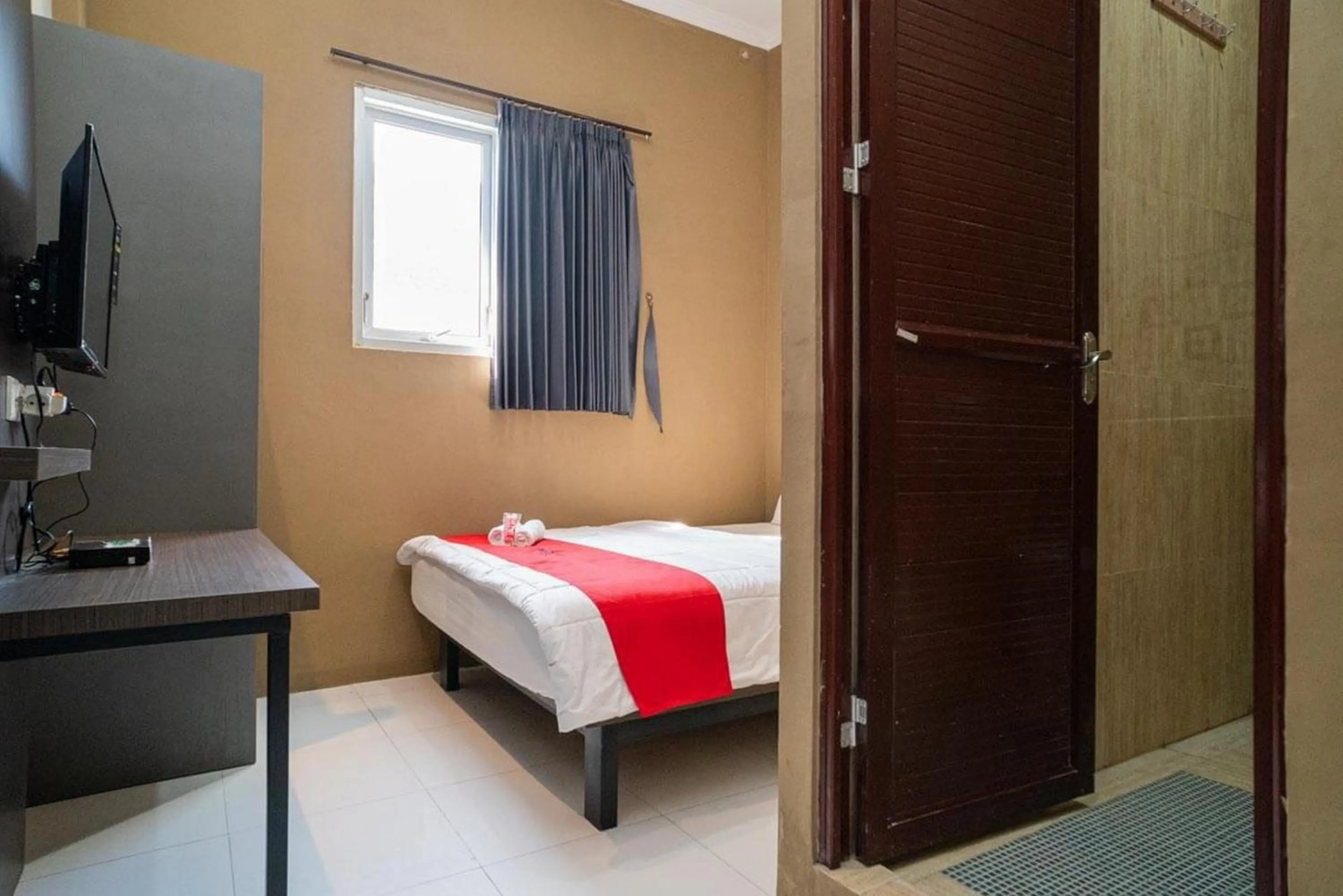 Bedroom, Bed in RedDoorz near Wisata Paribendo Lawang