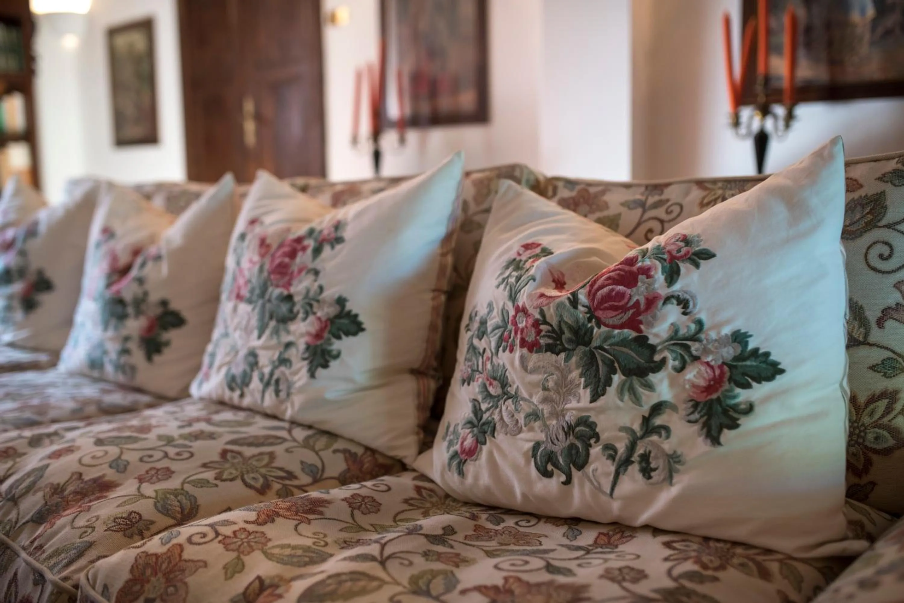 Communal lounge/ TV room, Bed in Hotel Lucrezia