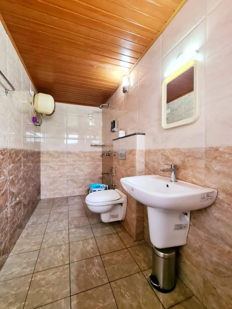 Bathroom in Anika Palace by Pepe Inn Hotel