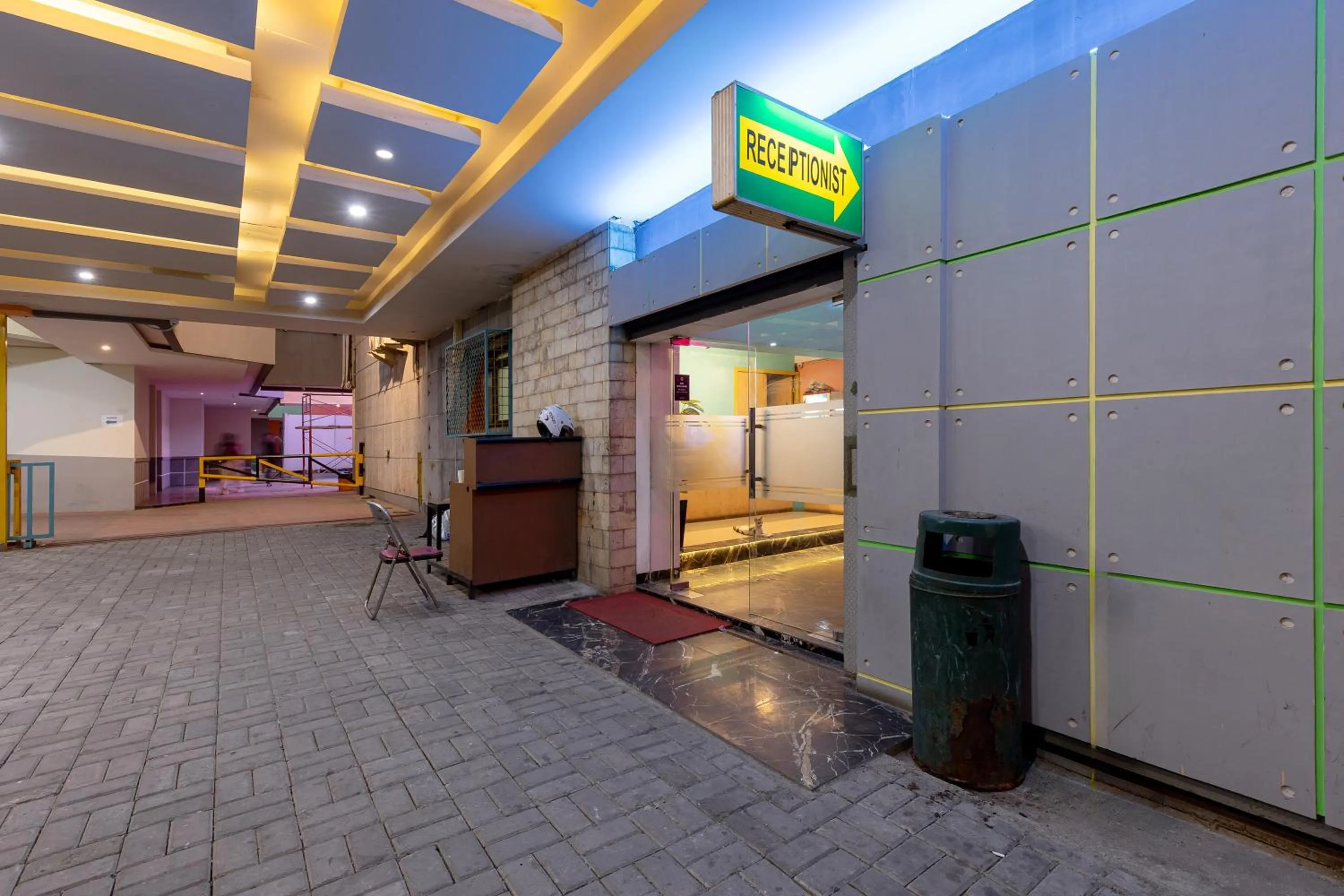 Facade/entrance in Sans Hotel Rumah Kita Daan Mogot by RedDoorz