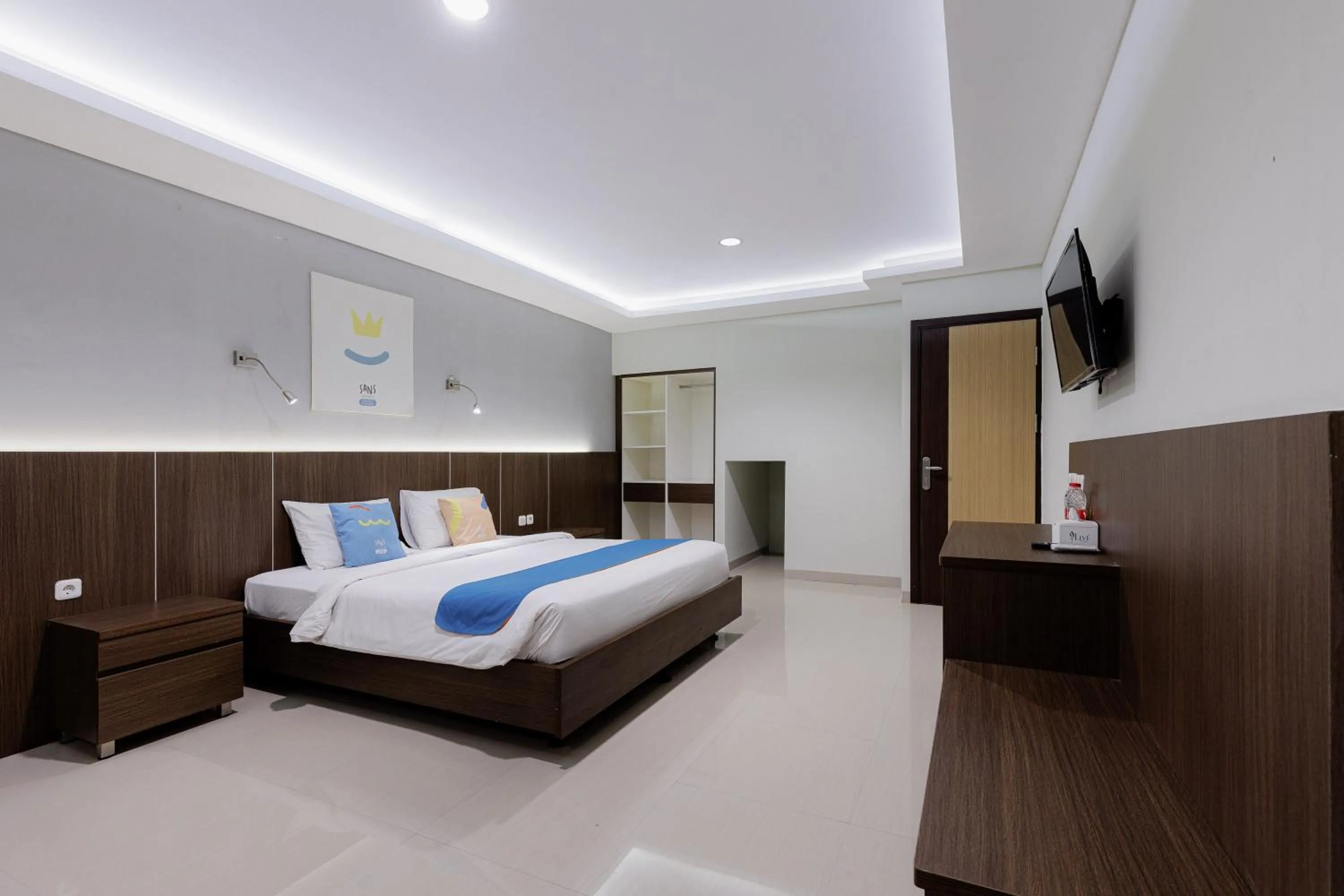 Bedroom, Bed in Sans Hotel Rumah Kita Daan Mogot by RedDoorz