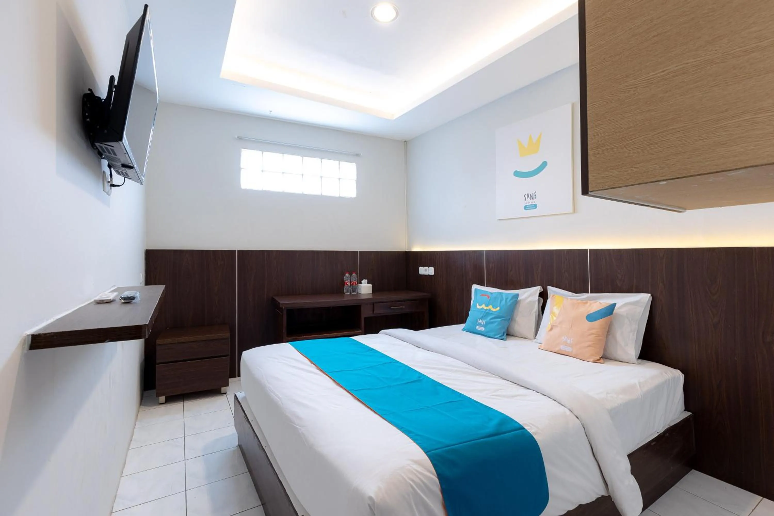 Bedroom, Bed in Sans Hotel Rumah Kita Daan Mogot by RedDoorz