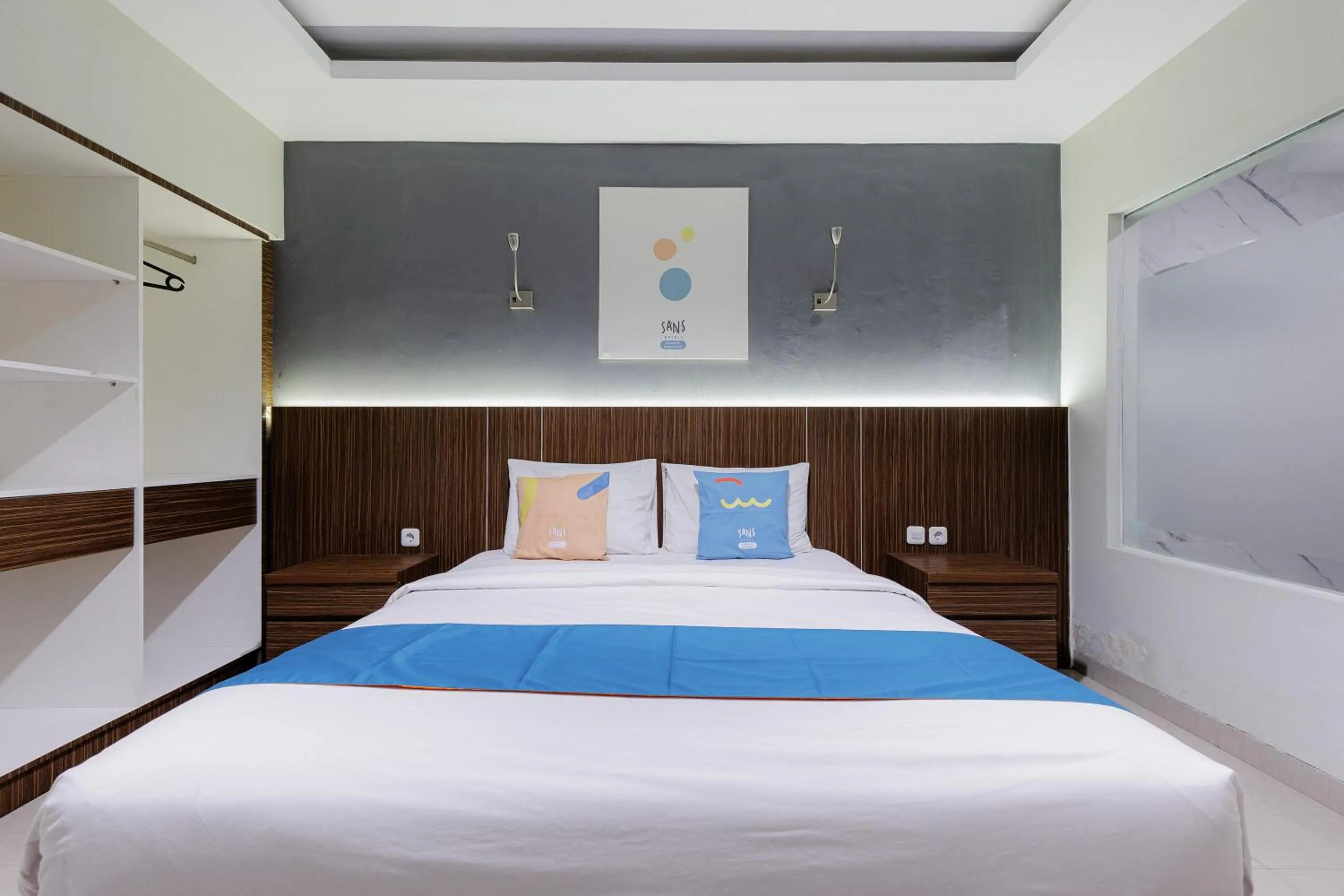 Bedroom, Bed in Sans Hotel Rumah Kita Daan Mogot by RedDoorz