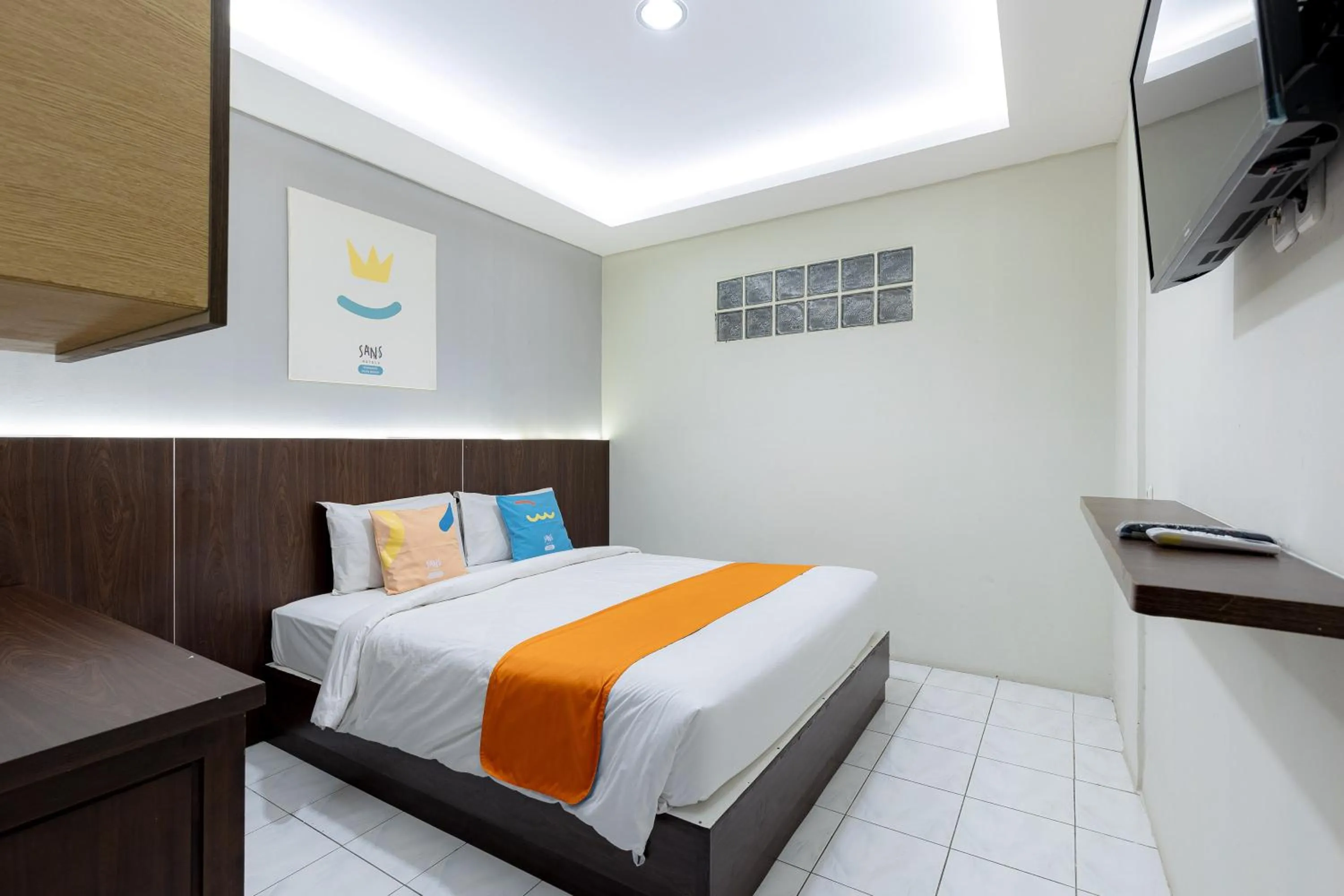 Bedroom, Bed in Sans Hotel Rumah Kita Daan Mogot by RedDoorz