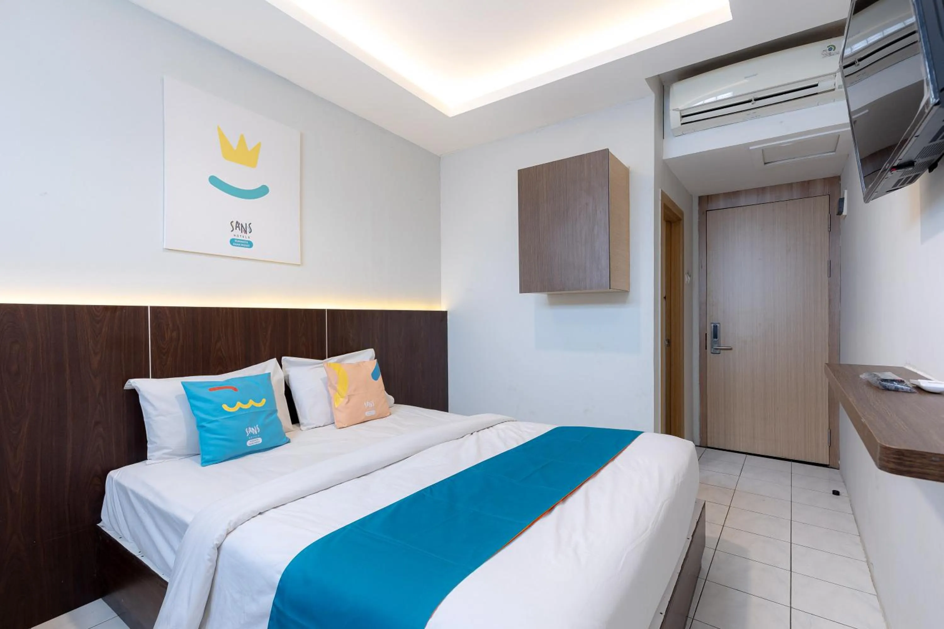 Bedroom, Bed in Sans Hotel Rumah Kita Daan Mogot by RedDoorz