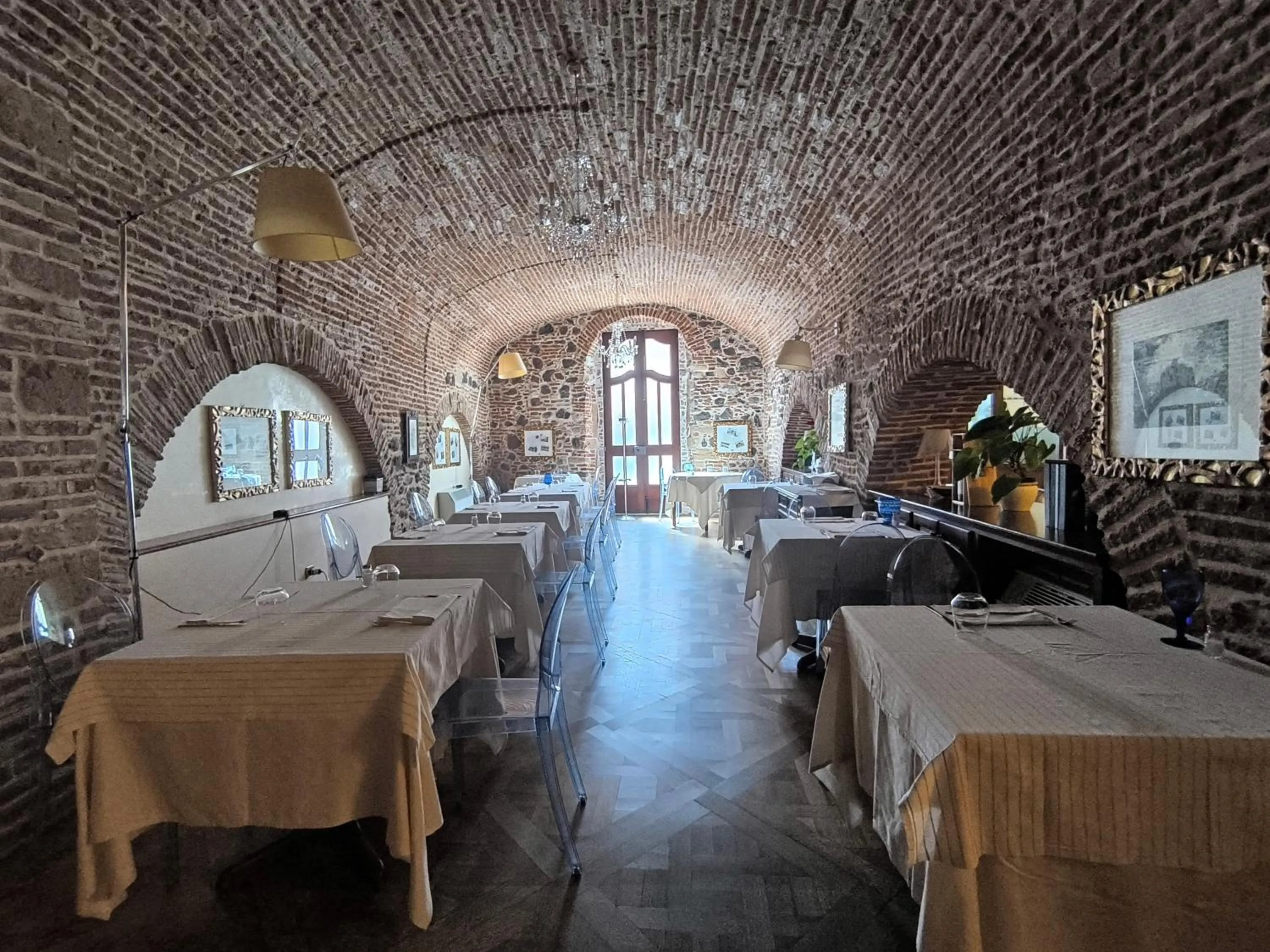 Restaurant/places to eat in Mariano IV Palace Hotel